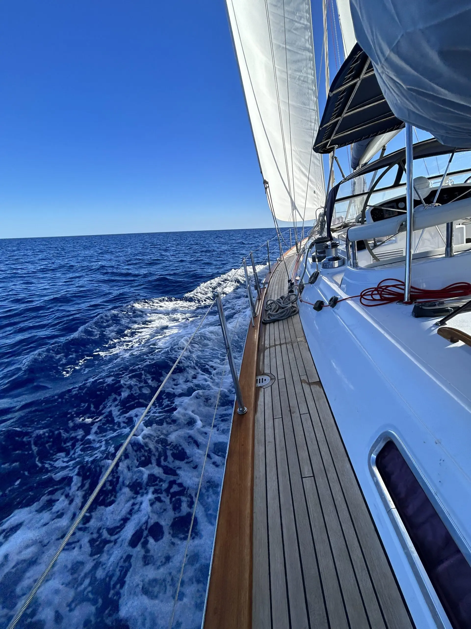 Alquiler de barco en Port Ginesta - Moody 64 image 5
