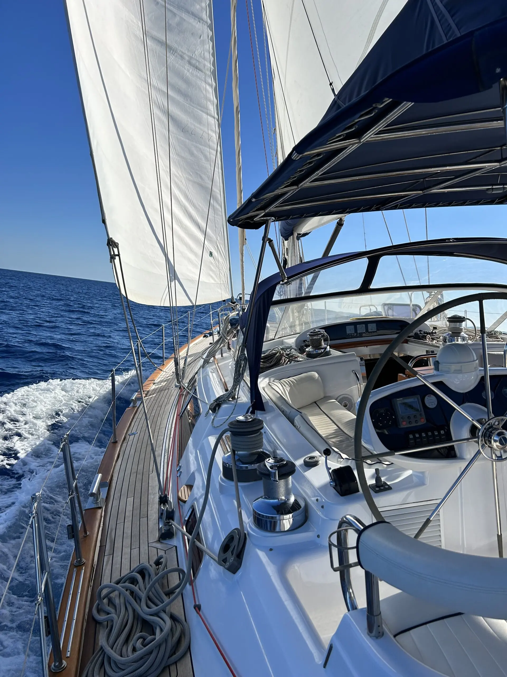 Alquiler de barco en Port Ginesta - Moody 64 image 1