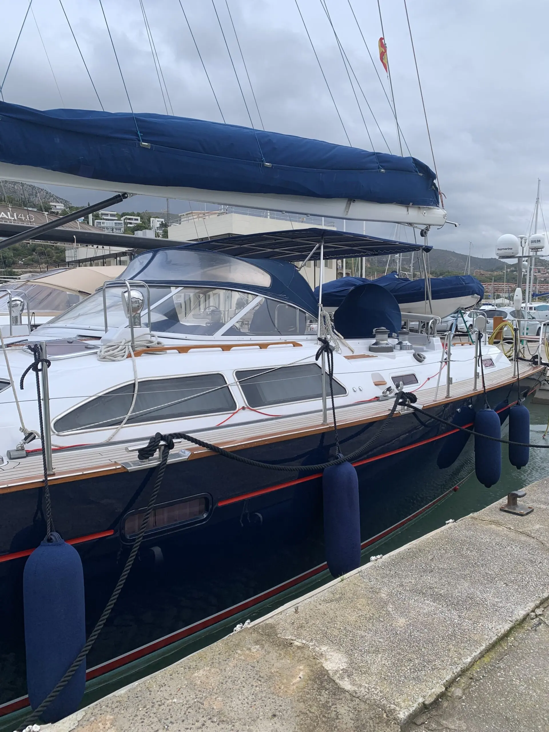 Alquiler de barco en Port Ginesta - Moody 64 image 4