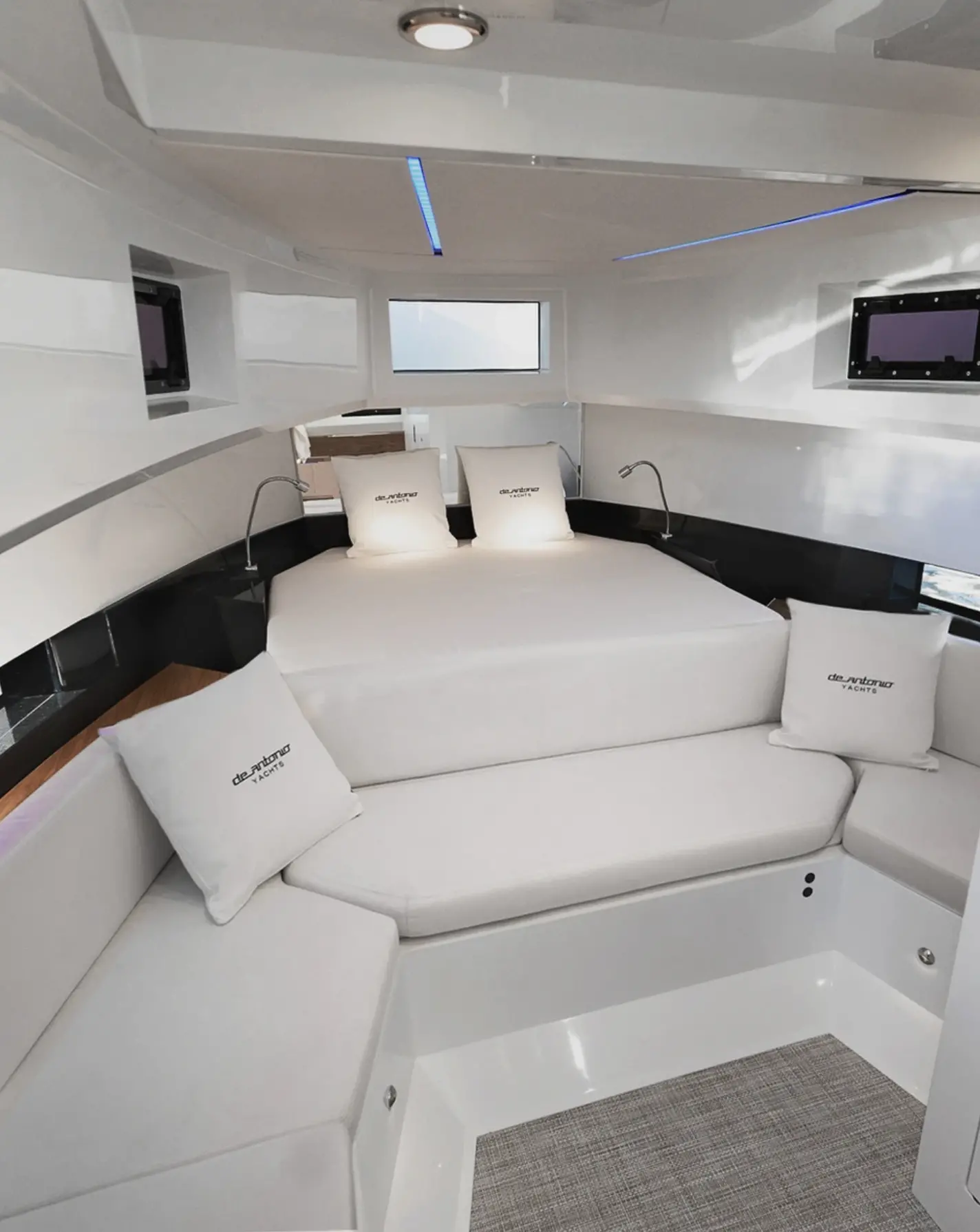 Alquiler de barco en la marina de denia - De Antonio Yachts D36 image 4