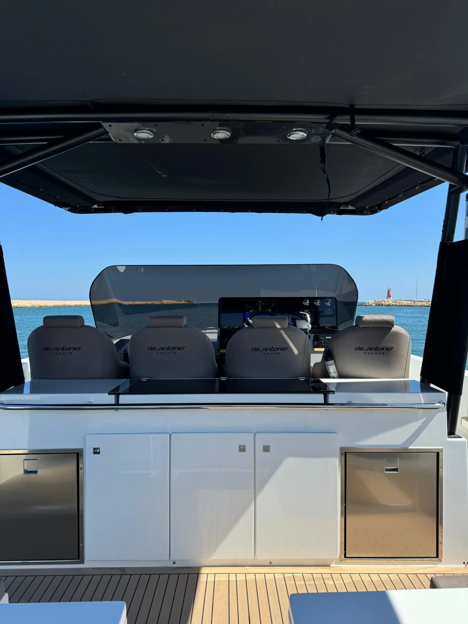 Alquiler de barco en la marina de denia - De Antonio Yachts D42 image 11