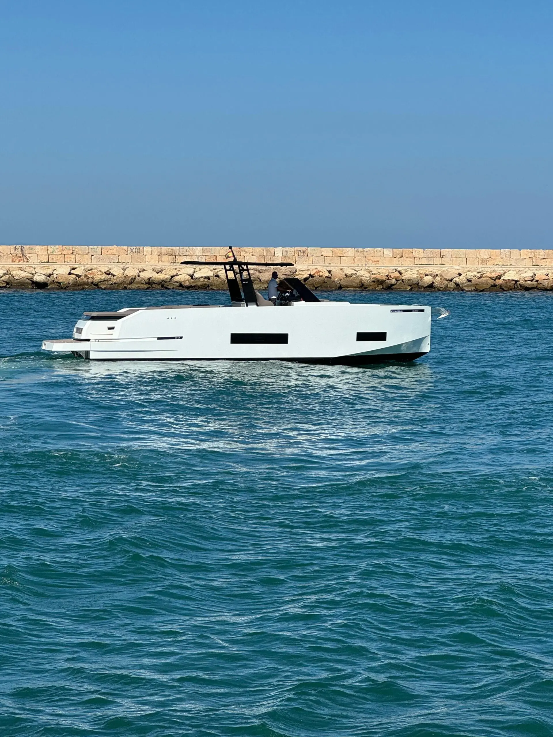 Alquiler de barco en la marina de denia - De Antonio Yachts D42 image 1