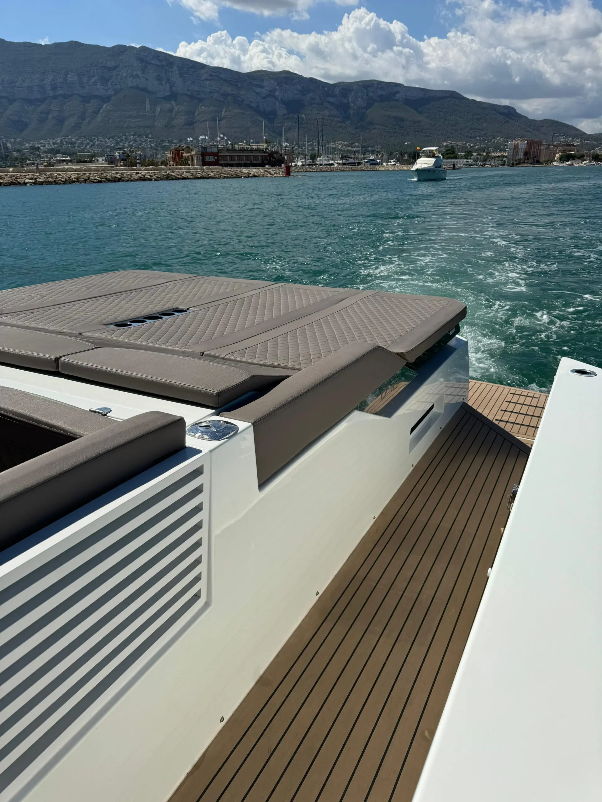 Alquiler de barco en la marina de denia - De Antonio Yachts D42 image 7
