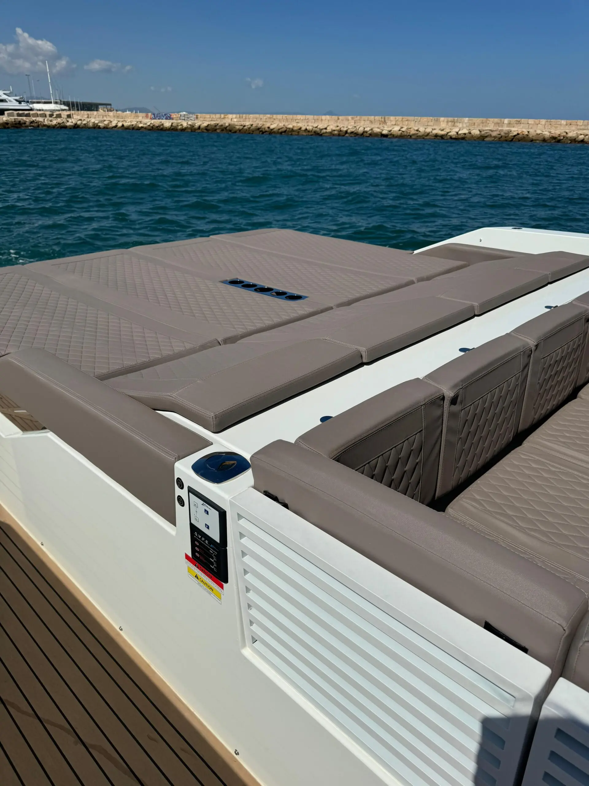 Alquiler de barco en la marina de denia - De Antonio Yachts D42 image 5