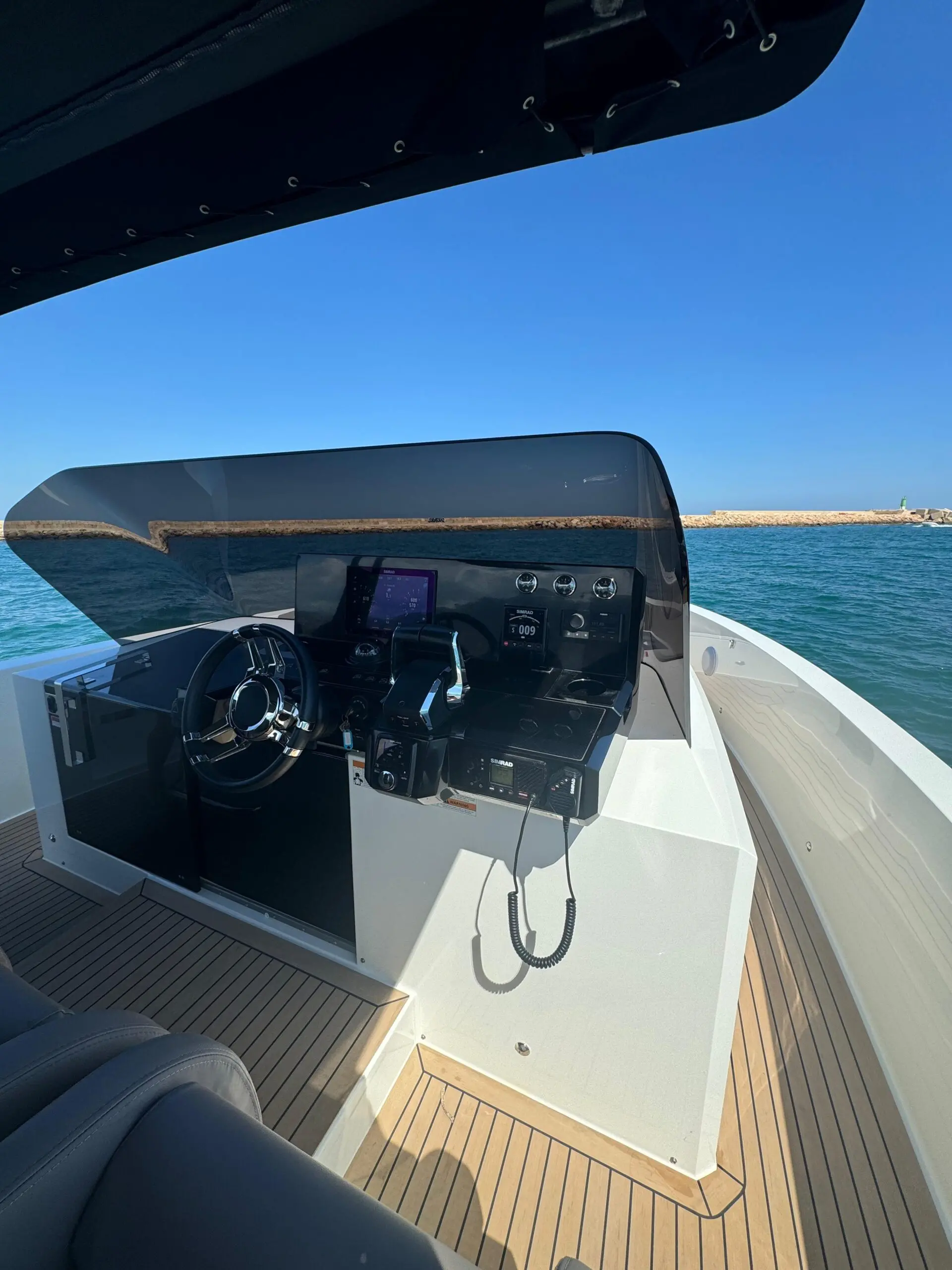 Alquiler de barco en la marina de denia - De Antonio Yachts D42 image 2