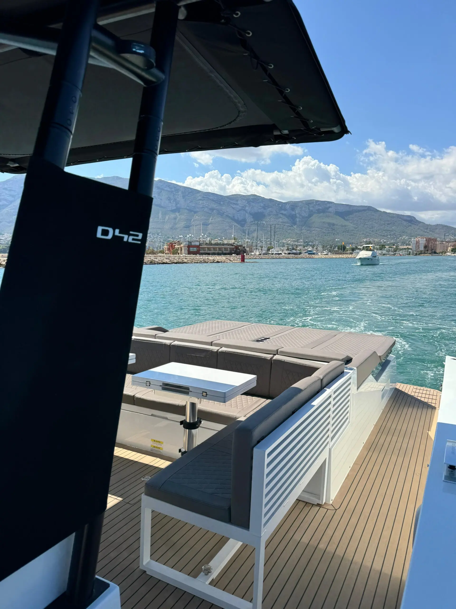 Alquiler de barco en la marina de denia - De Antonio Yachts D42 image 6