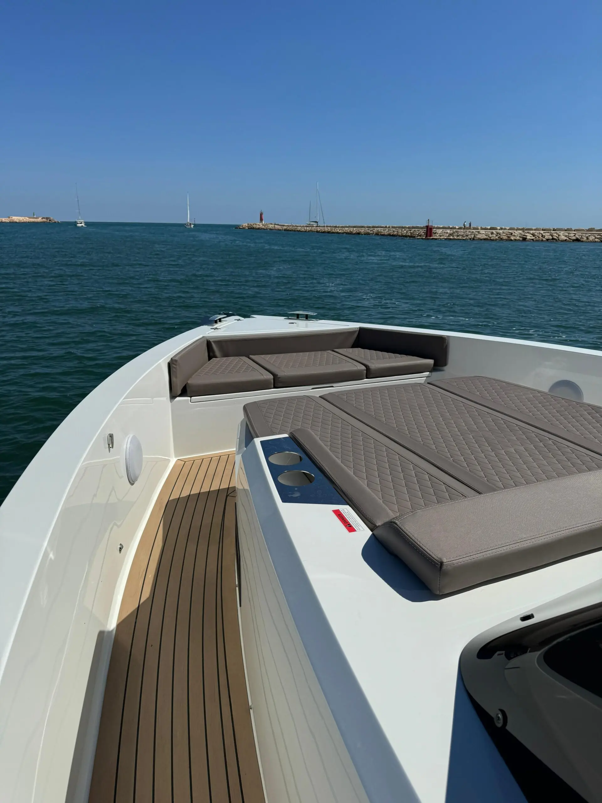 Alquiler de barco en la marina de denia - De Antonio Yachts D42 image 9