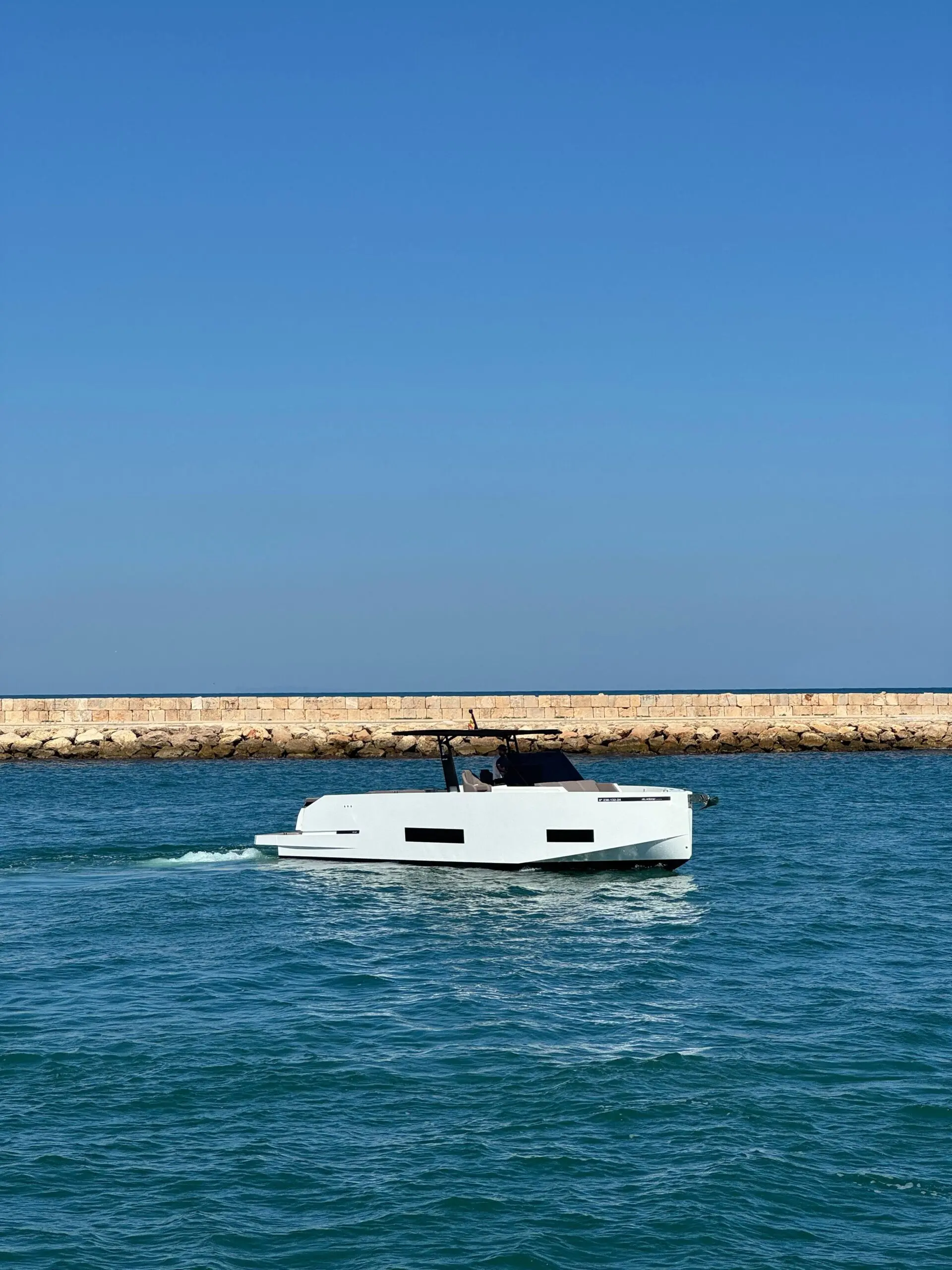 Alquiler de barco en la marina de denia - De Antonio Yachts D42 image 12