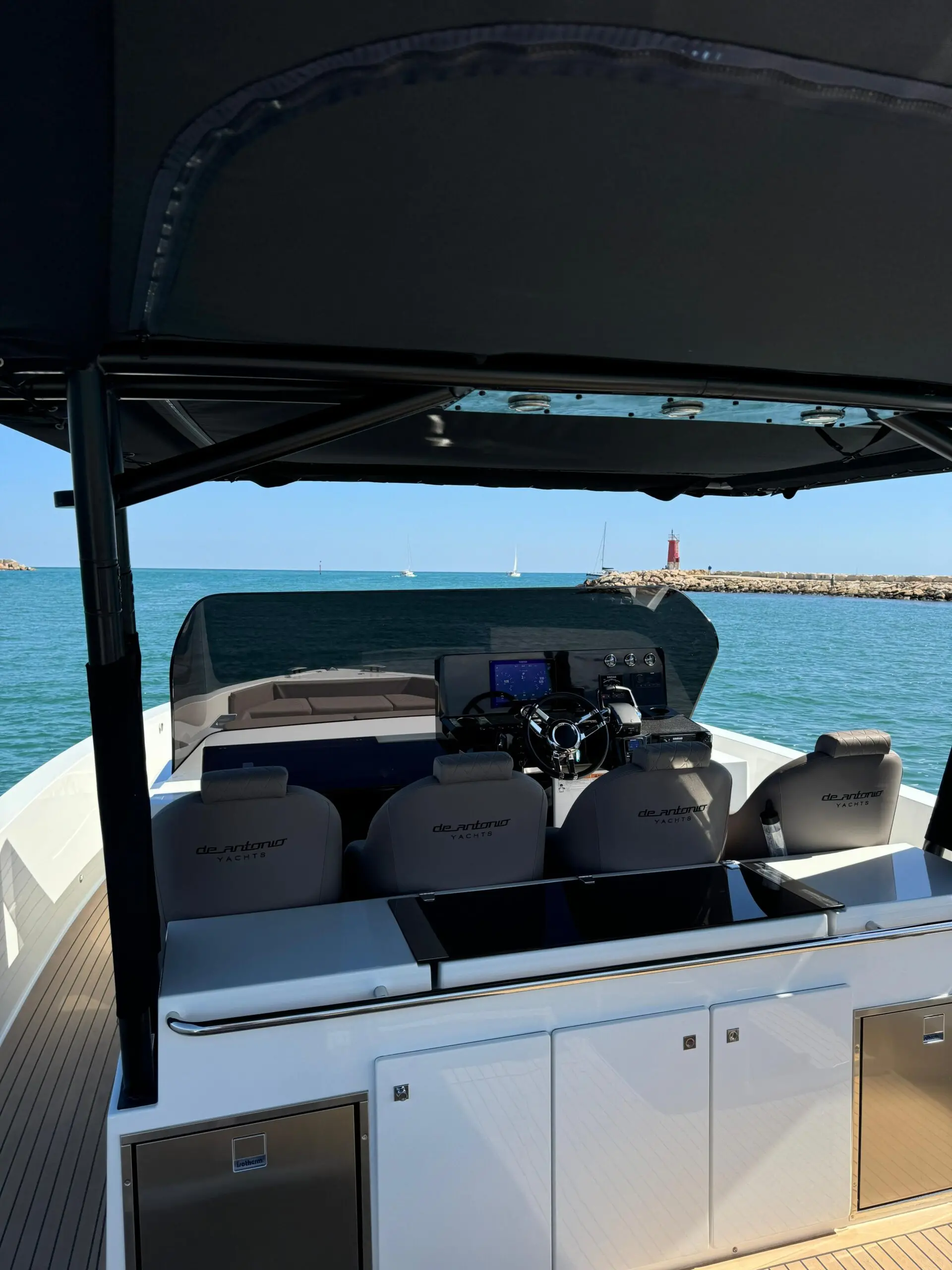 Alquiler de barco en la marina de denia - De Antonio Yachts D42 image 8