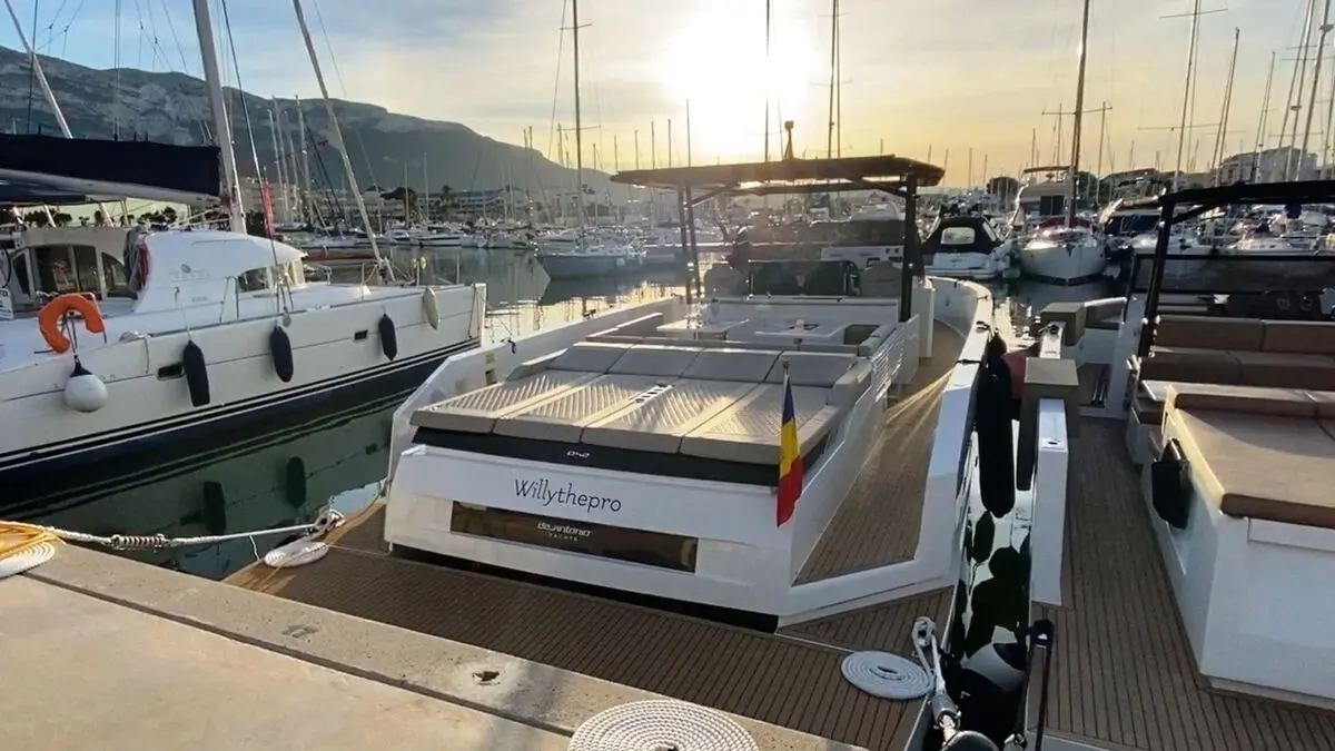 Alquiler de barco en la marina de denia - De Antonio Yachts D42 image 11