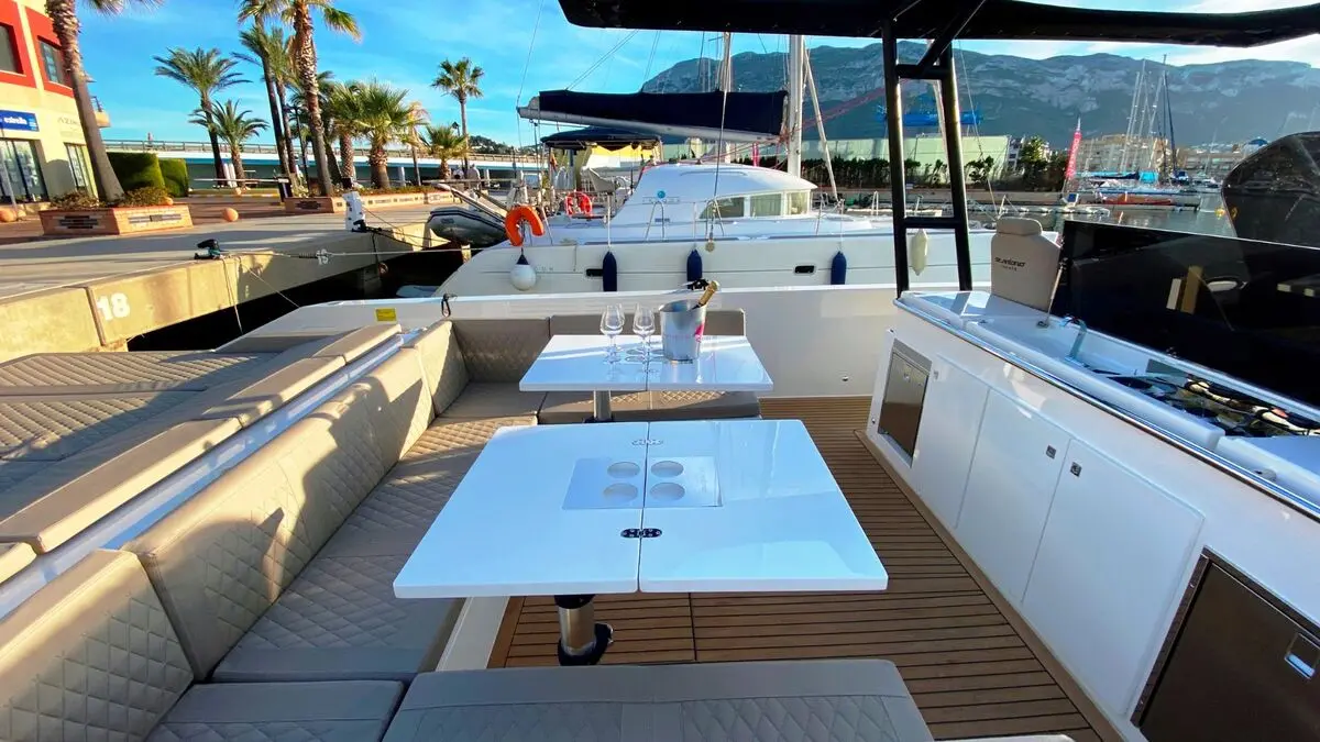 Alquiler de barco en la marina de denia - De Antonio Yachts D42 image 12