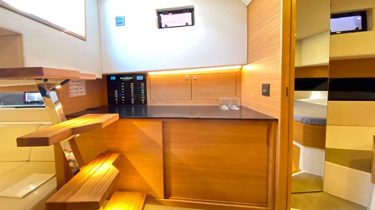 Alquiler de barco en la marina de denia - De Antonio Yachts D42 image 8