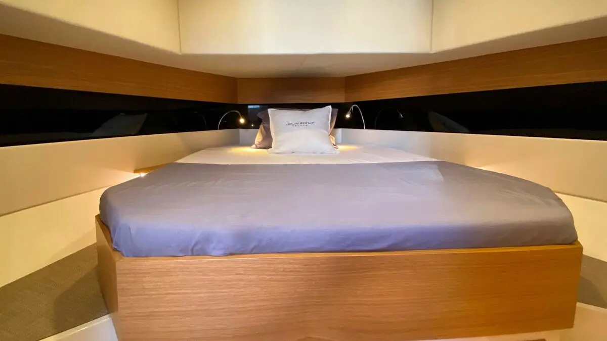 Alquiler de barco en la marina de denia - De Antonio Yachts D42 image 5