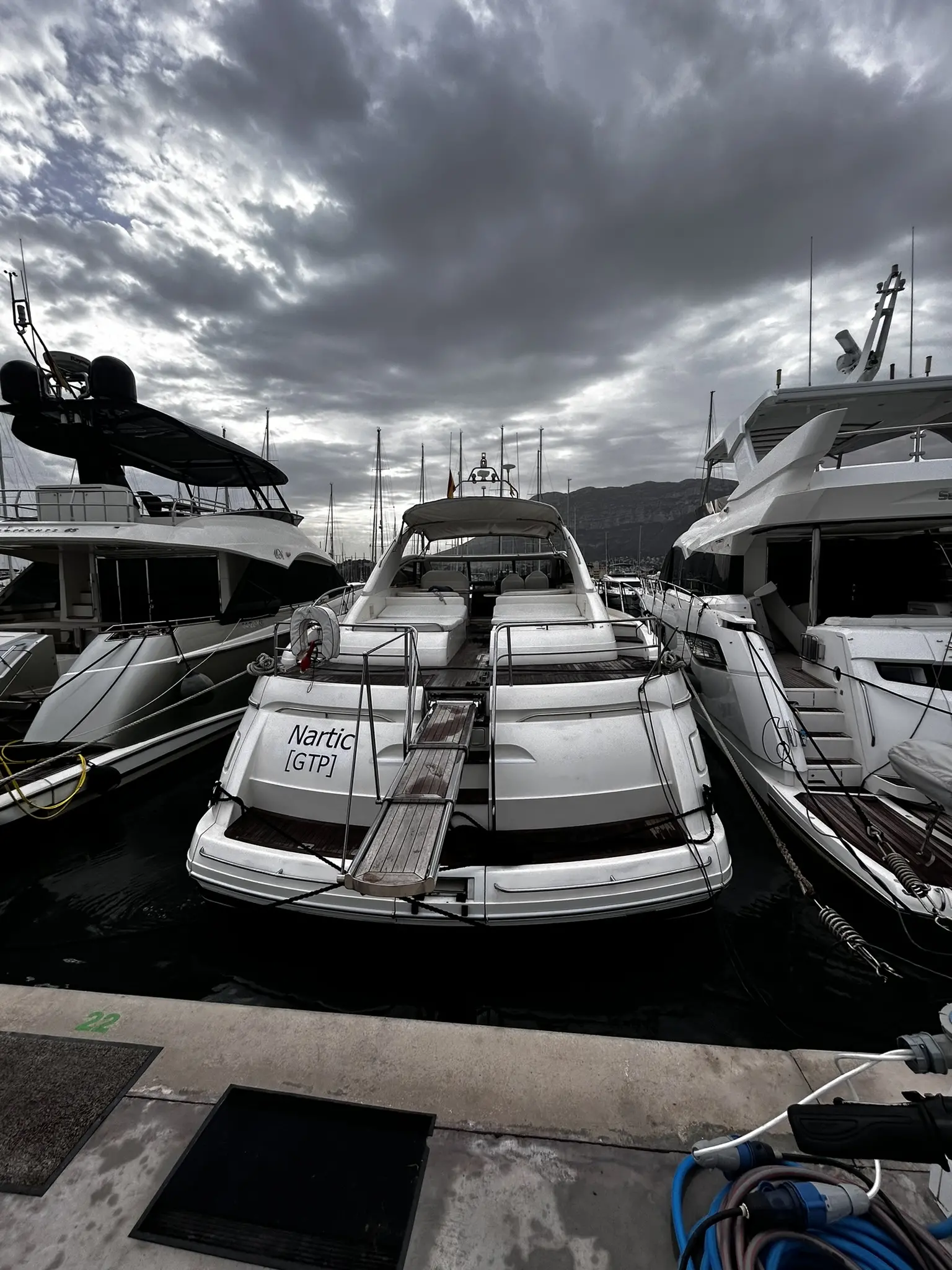 Alquiler de barco en la marina de denia - Princess V65 image 9