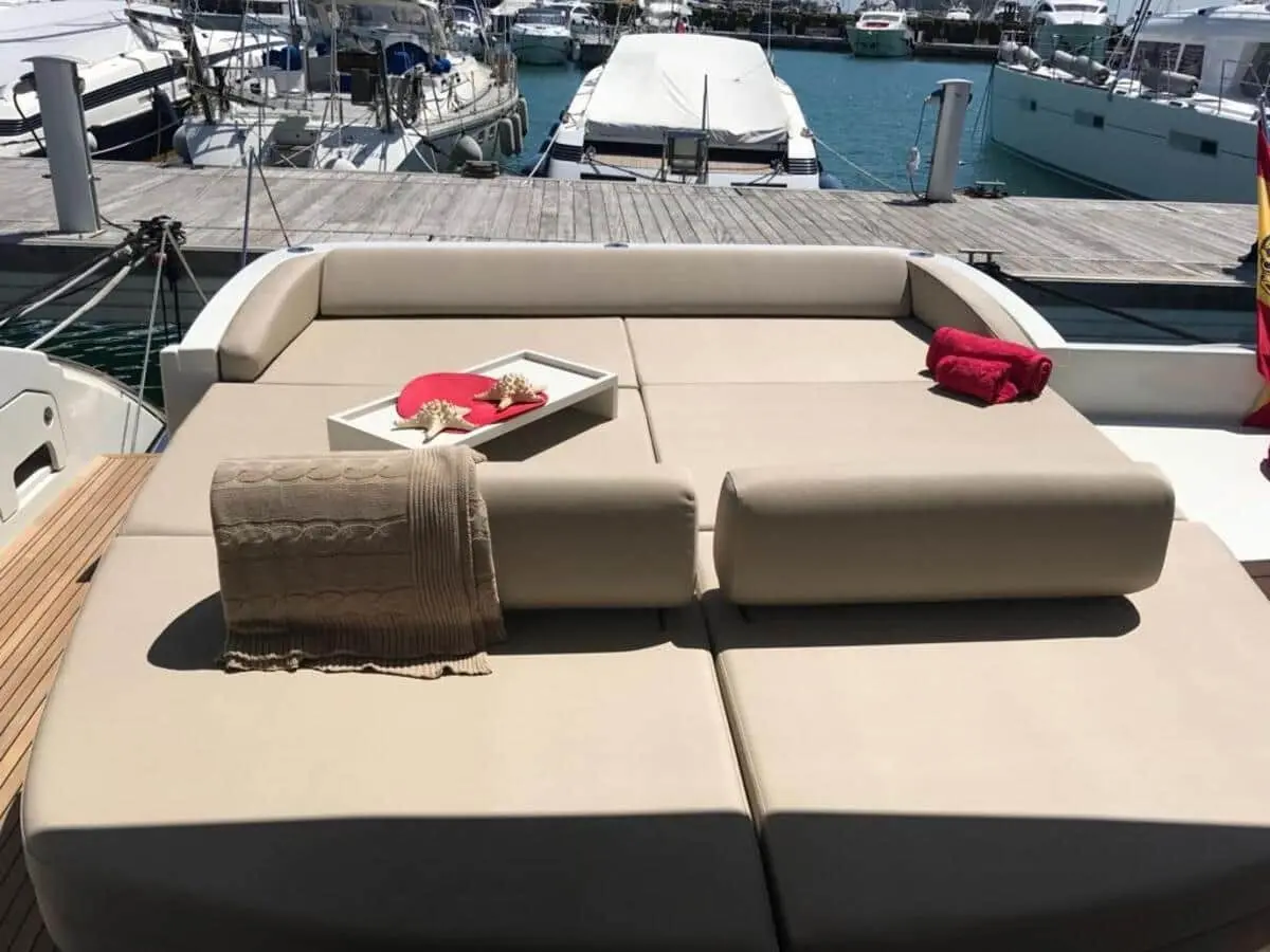 Alquiler de barco en la marina de denia - Azimut 68s image 6