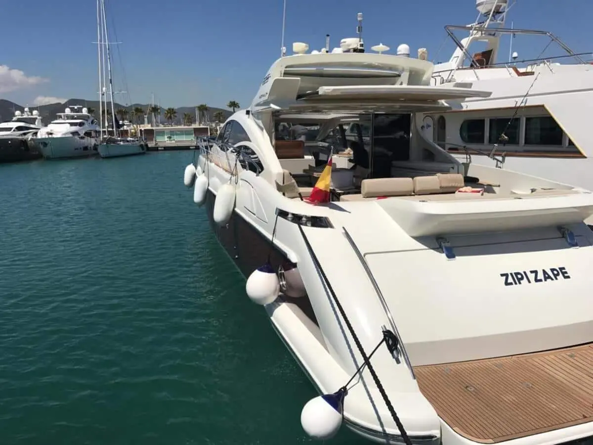 Alquiler de barco en la marina de denia - Azimut 68s image 7