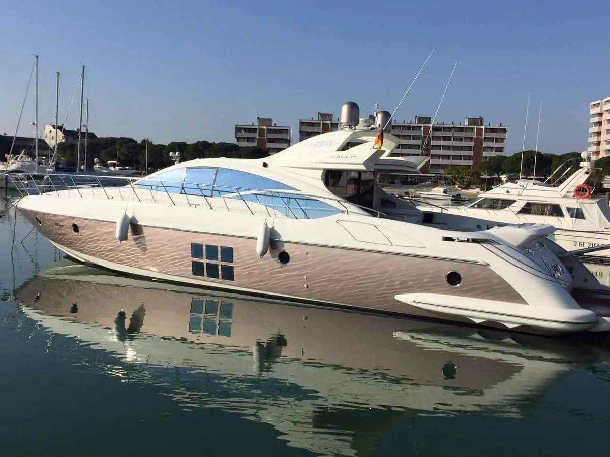 Alquiler de barco en la marina de denia - Azimut 68s image 1