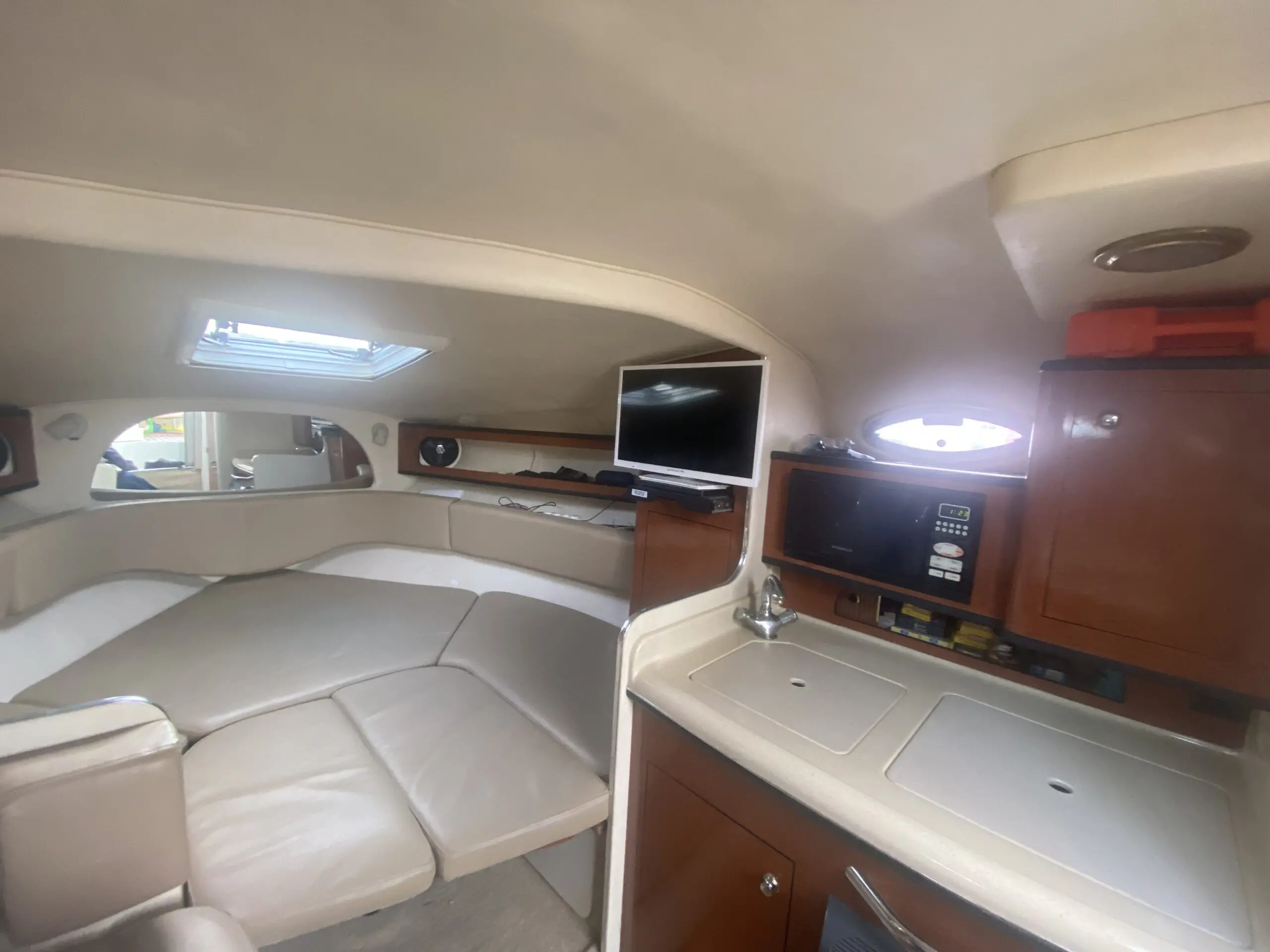 Alquiler de barco en Disfruta de un día en la isla de Tabarca o costa Alicantina. - SeaRay Sindancer 280 image 6
