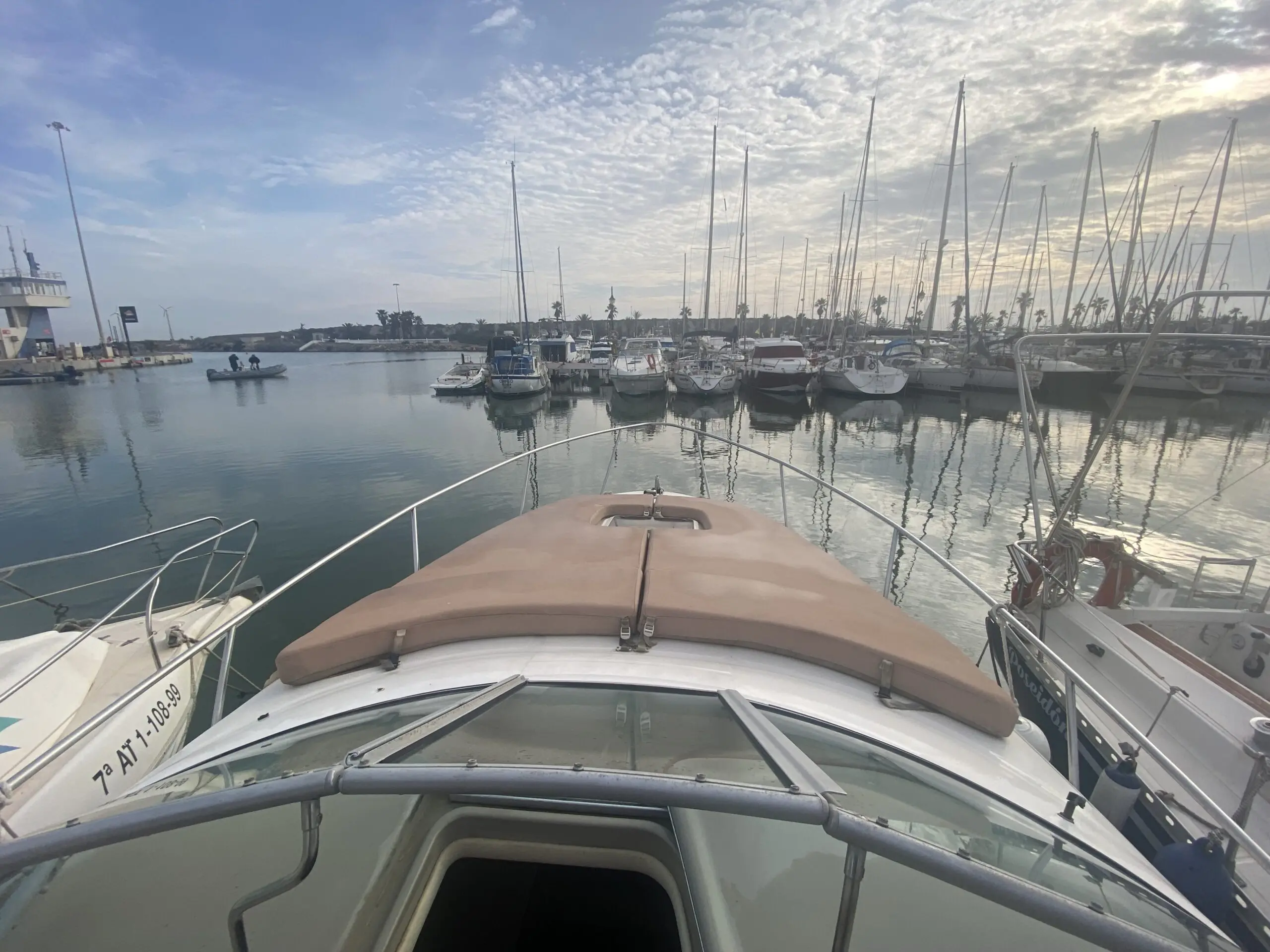 Alquiler de barco en Disfruta de un día en la isla de Tabarca o costa Alicantina. - SeaRay Sindancer 280 image 10