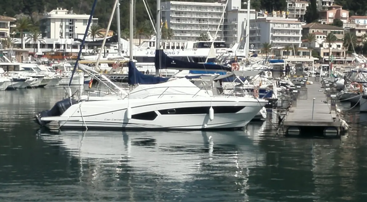 Alquiler de barco en CAP CAMARAT 10.5 WA PERFECTO ESTADO - Jeanneau CAP Camarat 10.5 WA image 2