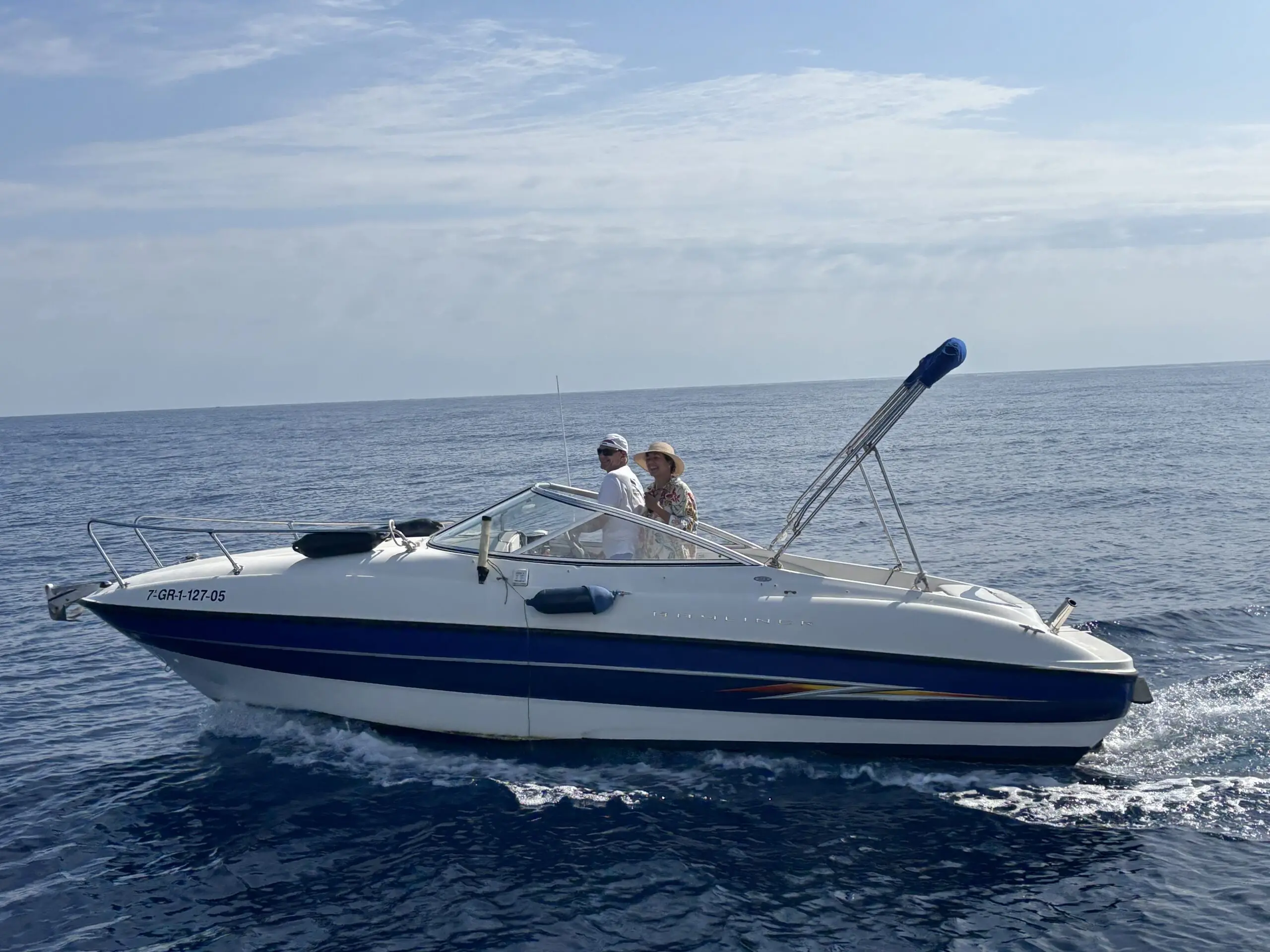 Alquiler de barco en Lancha de 220CV para disfrutar las calas de la Costa Brava - Bayliner 212 Cuddy image 4