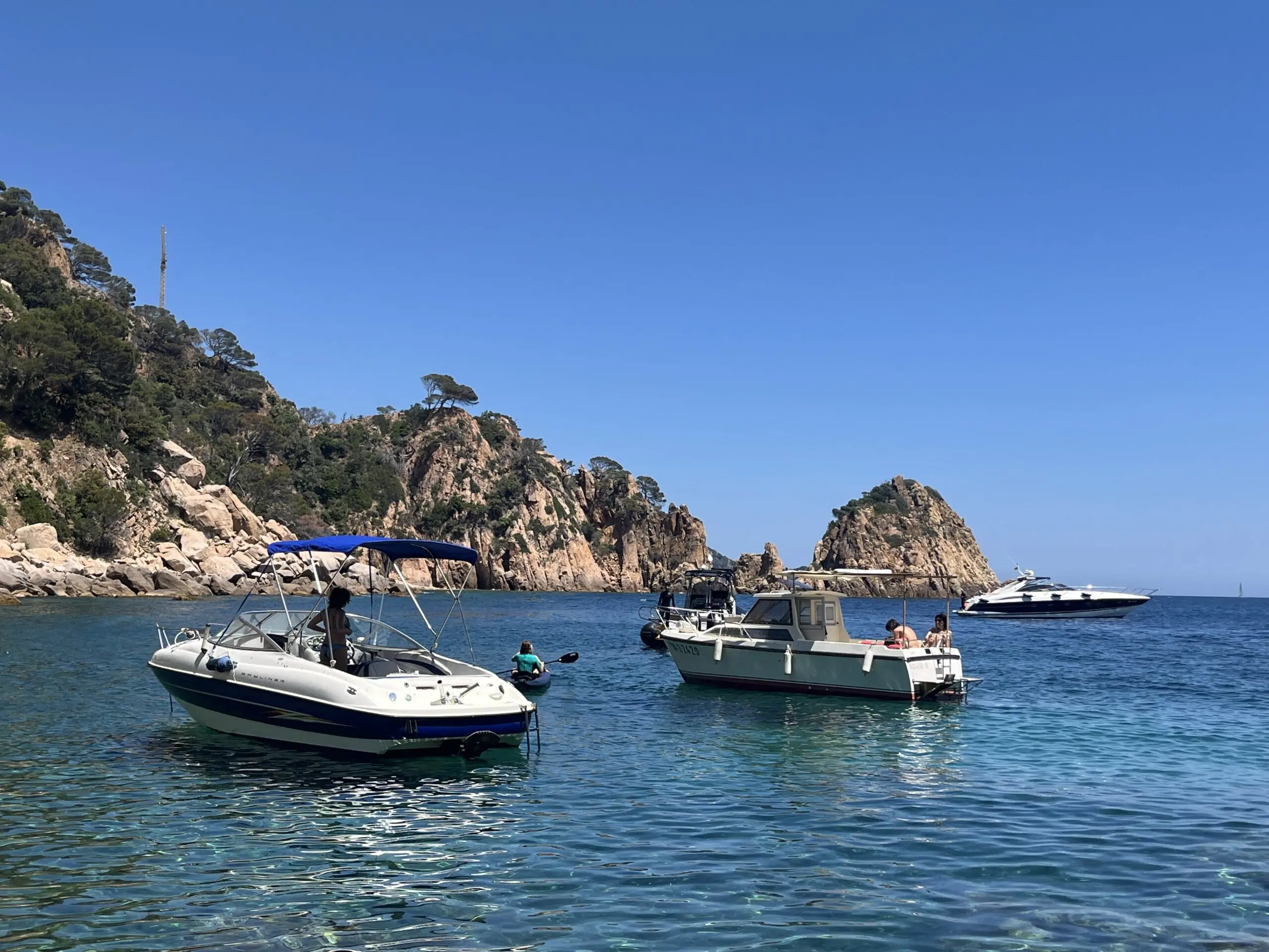 Alquiler de barco en Lancha de 220CV para disfrutar las calas de la Costa Brava - Bayliner 212 Cuddy image 7