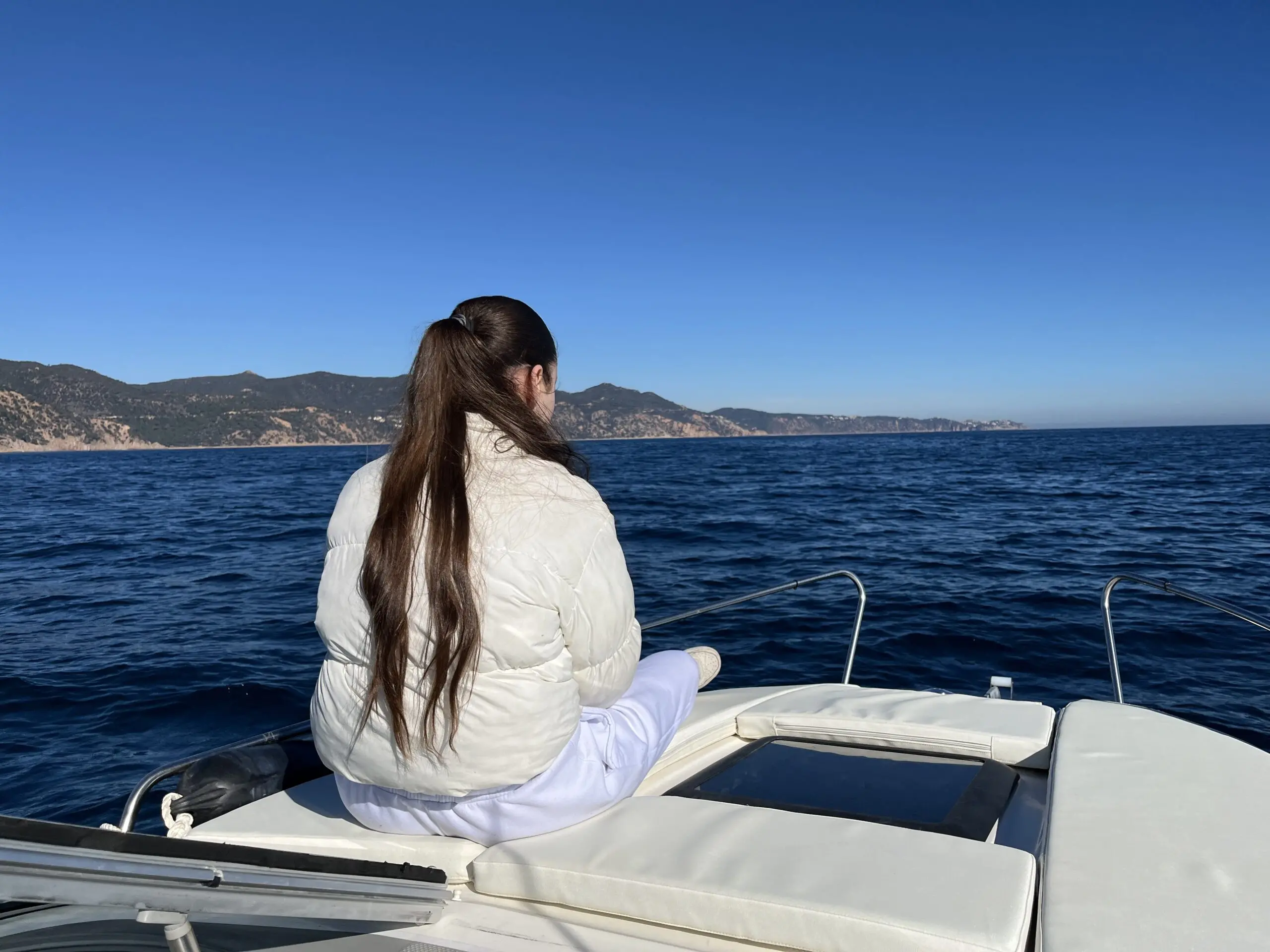 Alquiler de barco en Lancha de 220CV para disfrutar las calas de la Costa Brava - Bayliner 212 Cuddy image 5