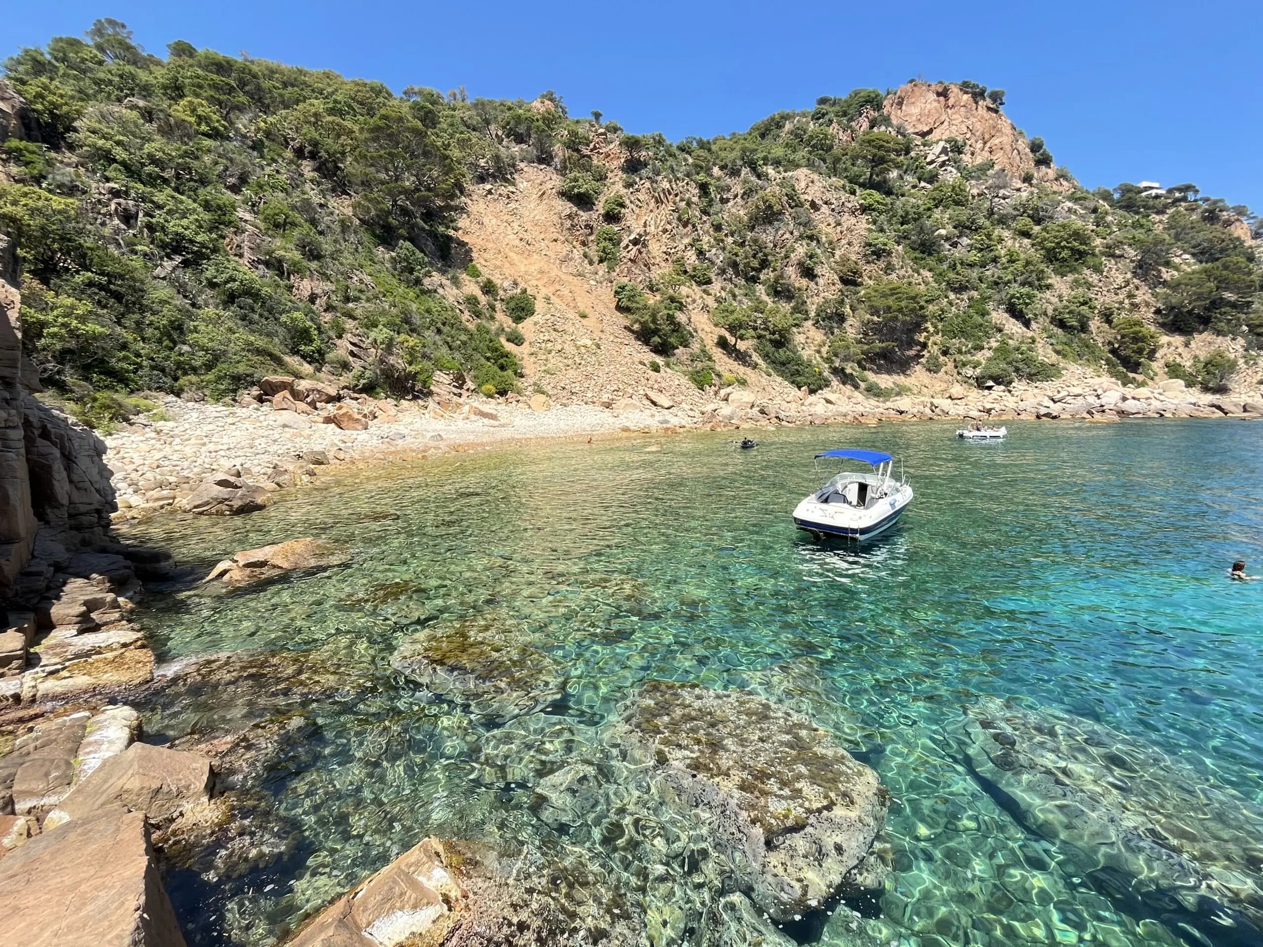Alquiler de barco en Lancha de 220CV para disfrutar las calas de la Costa Brava - Bayliner 212 Cuddy image 8