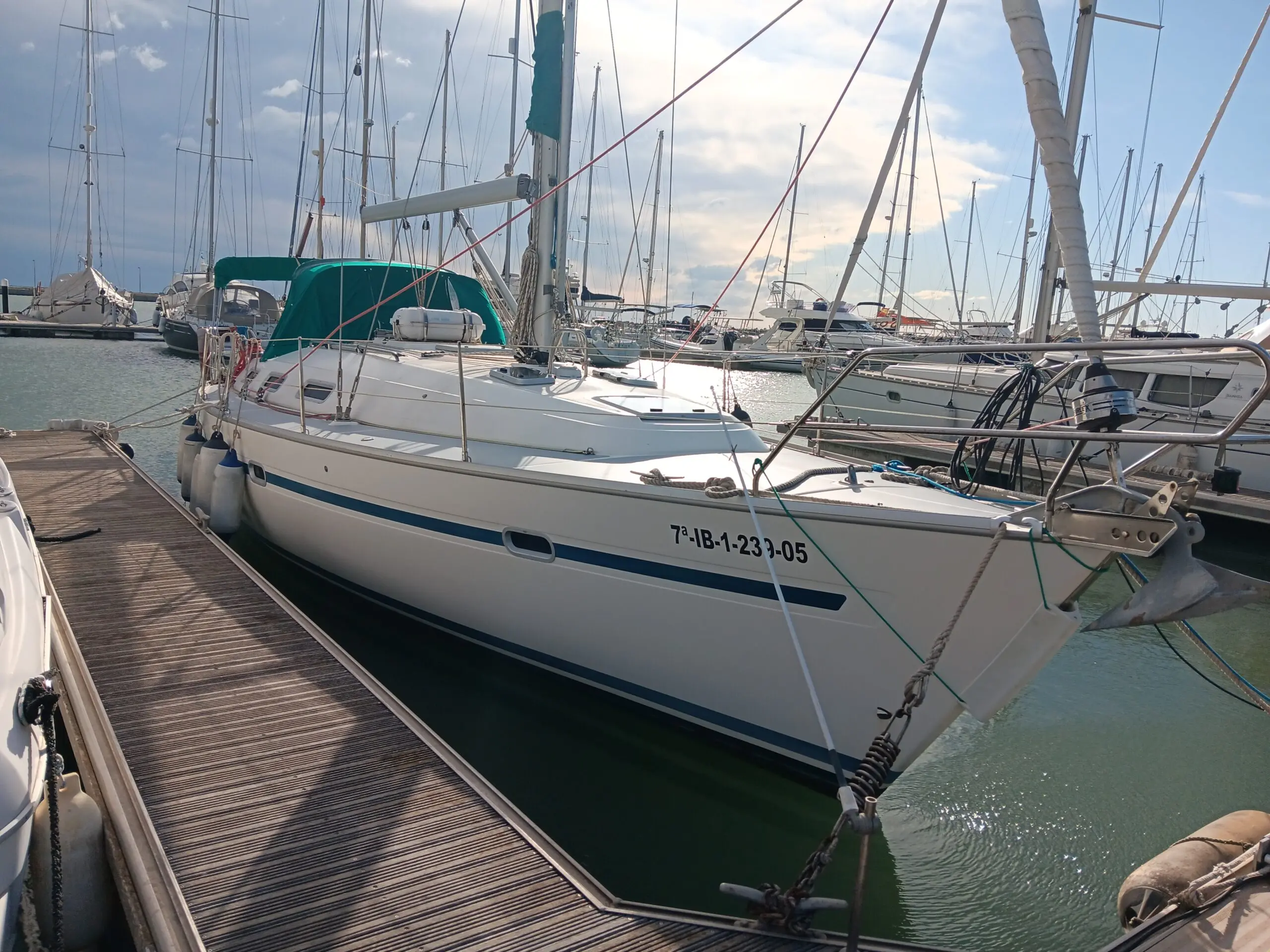 Alquiler de barco en Velero de 12 mts. con patrón para travesías de uno o varios días por costa peninsular o Baleares - Bavaria 38 Holiday image 7