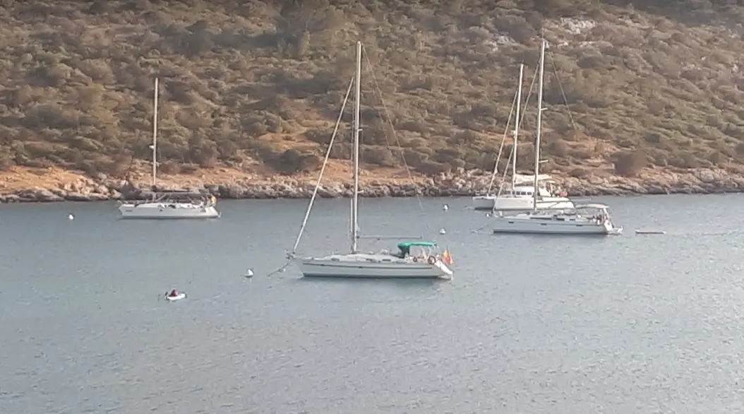 Alquiler de barco en Velero de 12 mts. con patrón para travesías de uno o varios días por costa peninsular o Baleares - Bavaria 38 Holiday image 2