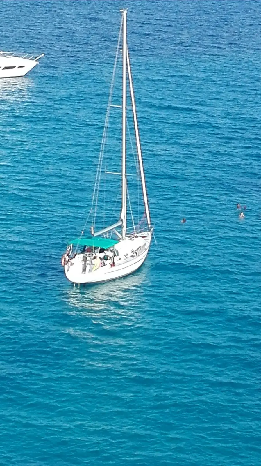 Alquiler de barco en Velero de 12 mts. con patrón para travesías de uno o varios días por costa peninsular o Baleares - Bavaria 38 Holiday image 5