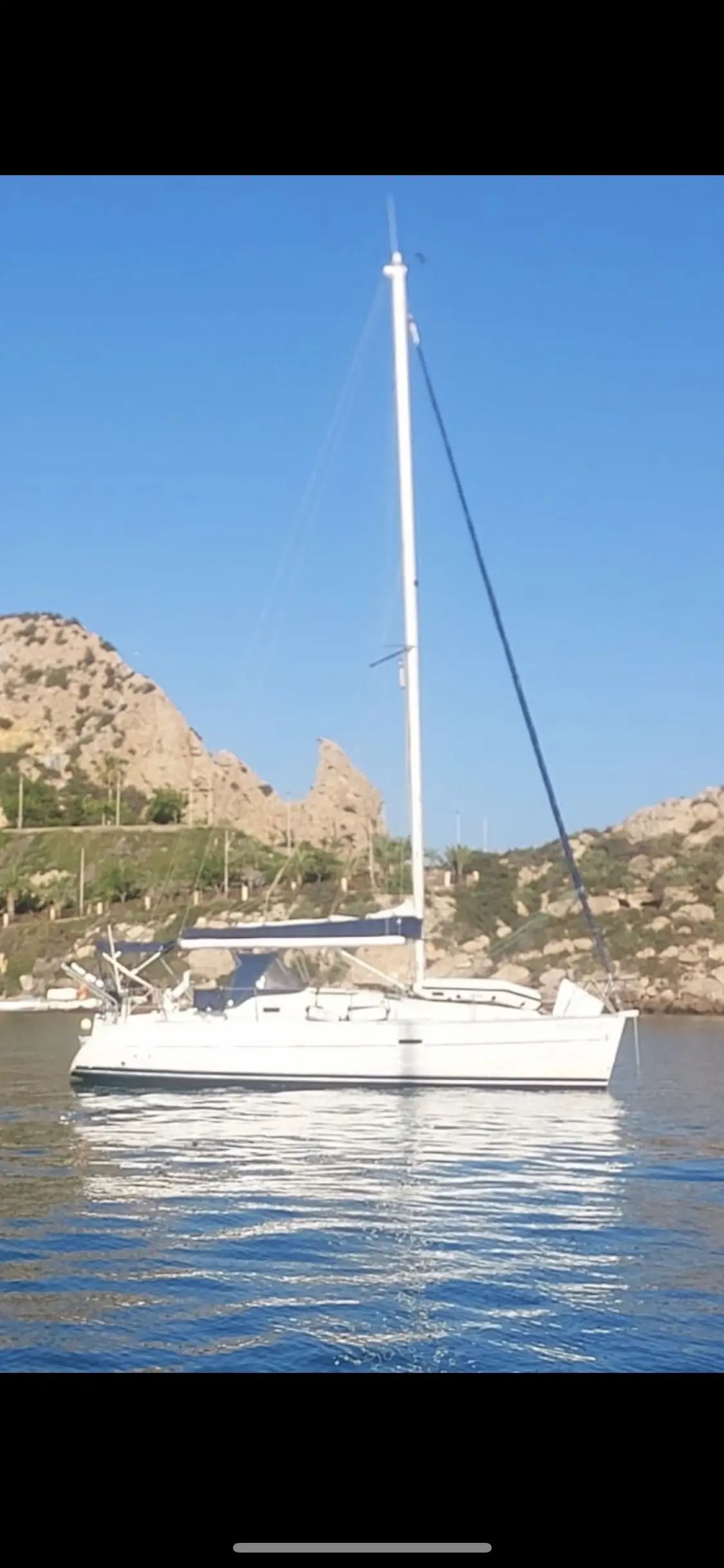 Alquiler de barco en Aventúrate a navegar a vela en Almuñecar - Beneteau Oceanis 323 image 1