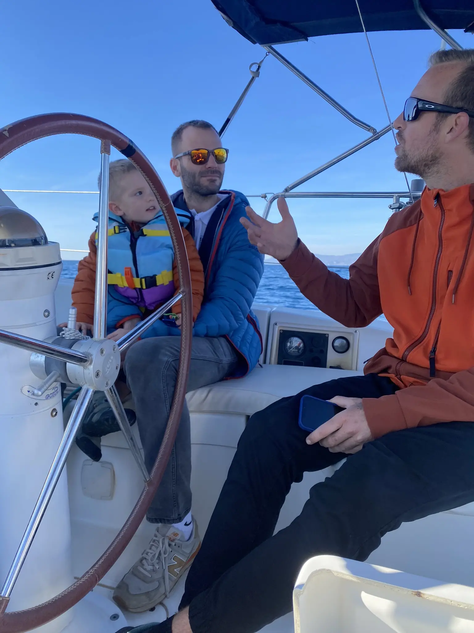 Alquiler de barco en Aventúrate a navegar a vela en Almuñecar - Beneteau Oceanis 323 image 2