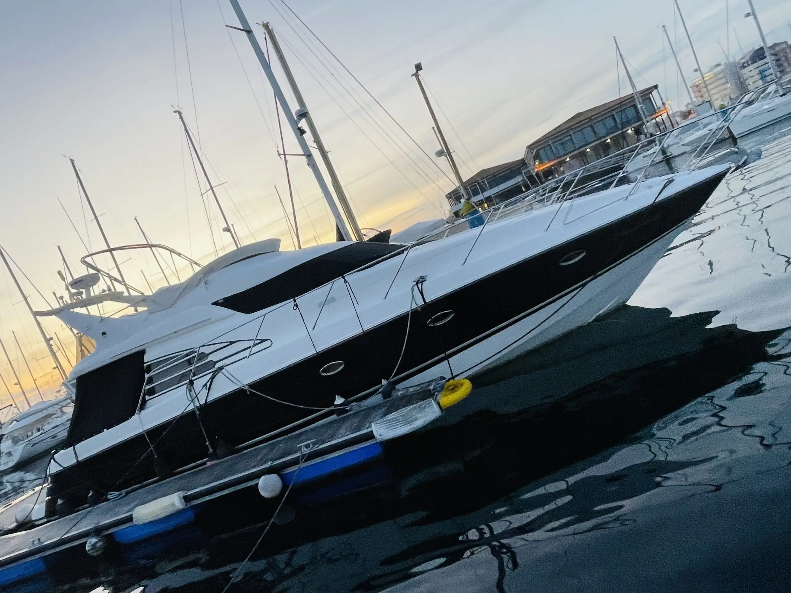Alquiler de barco en Sanjenjo - Sunseeker Manhattan 48 image 2
