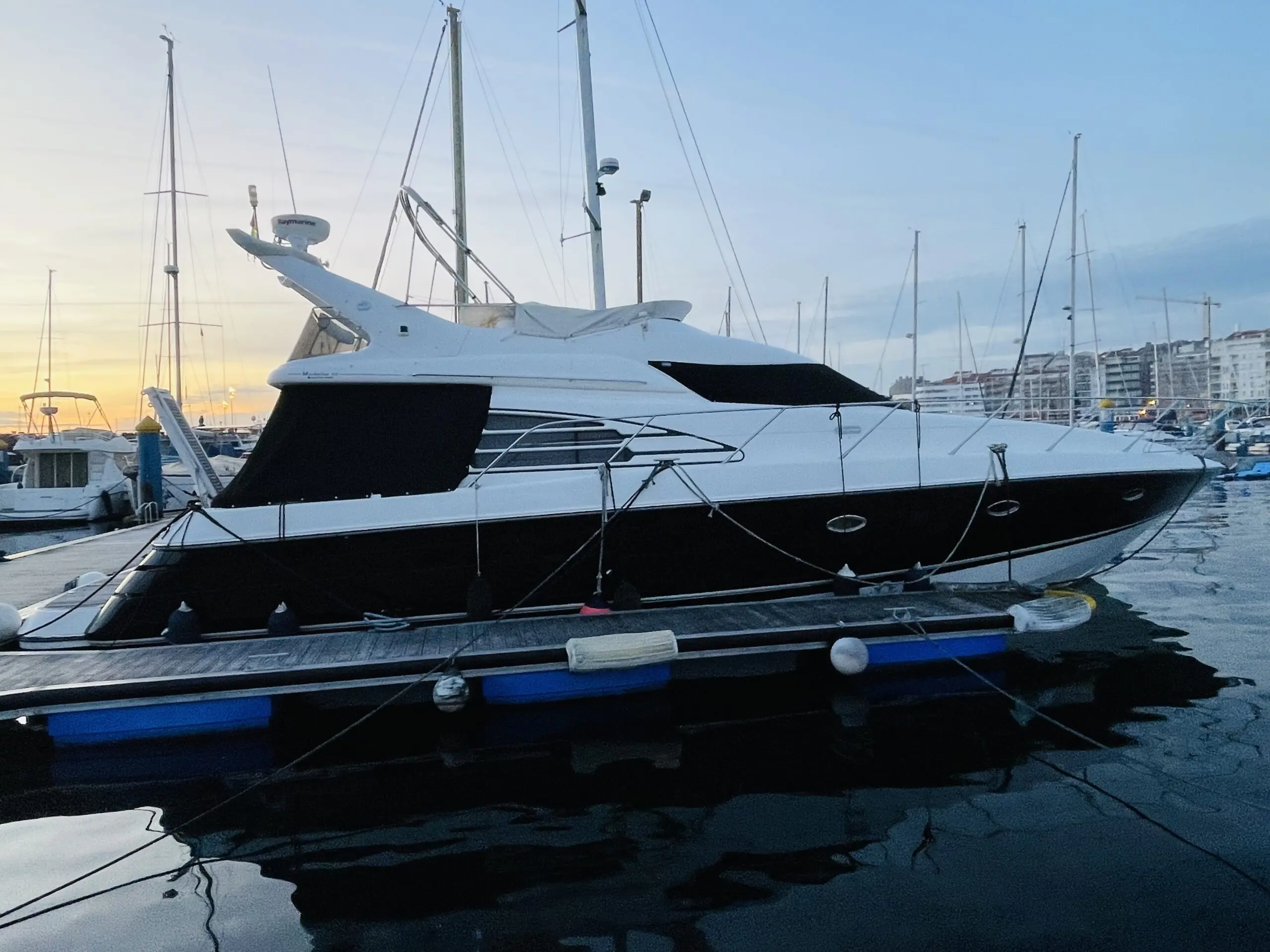 Alquiler de barco en Sanjenjo - Sunseeker Manhattan 48 image 1