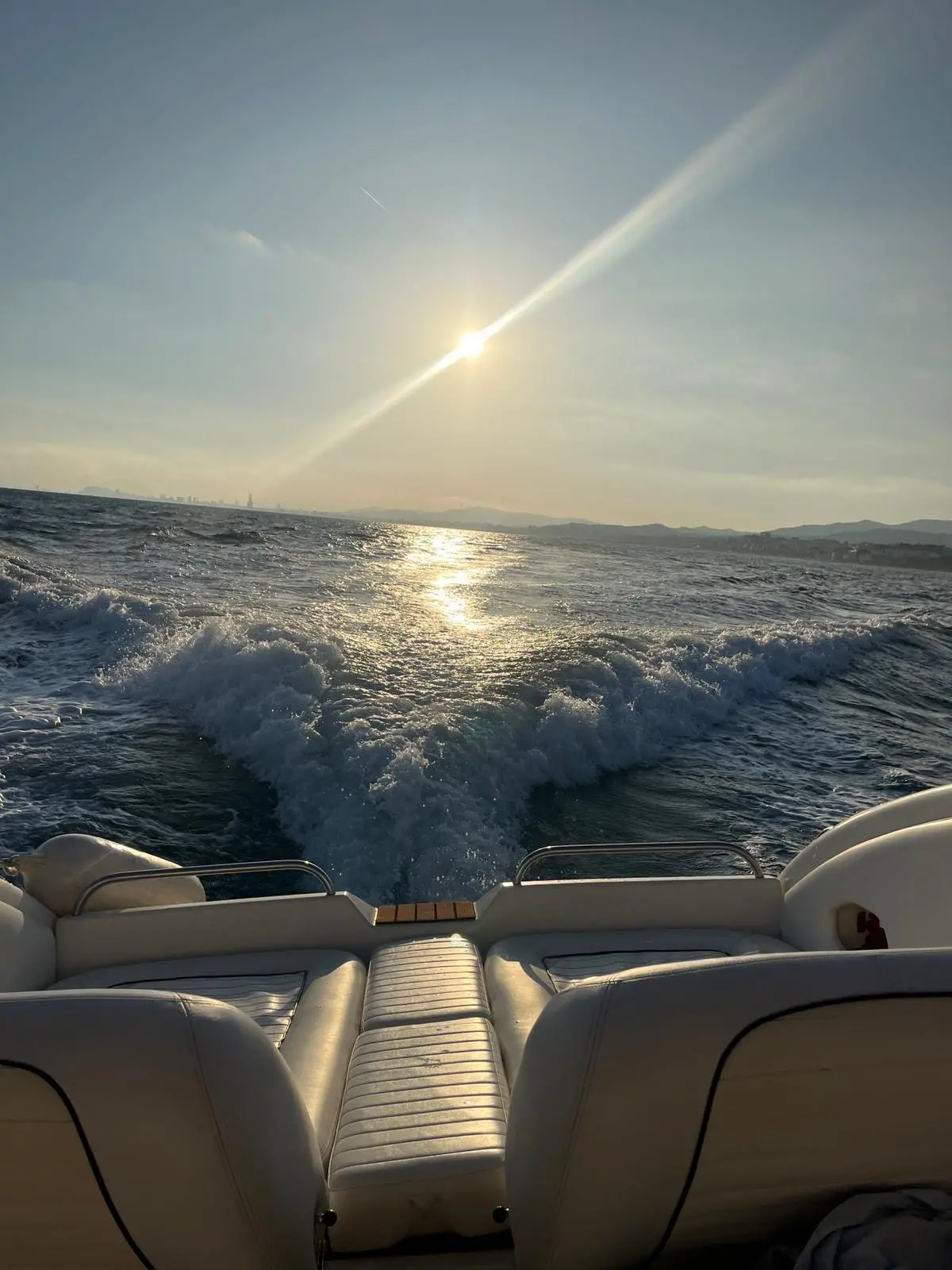 Alquiler de barco en PUERTO MASNOU - SUNSEEKER HAWK 31 image 2