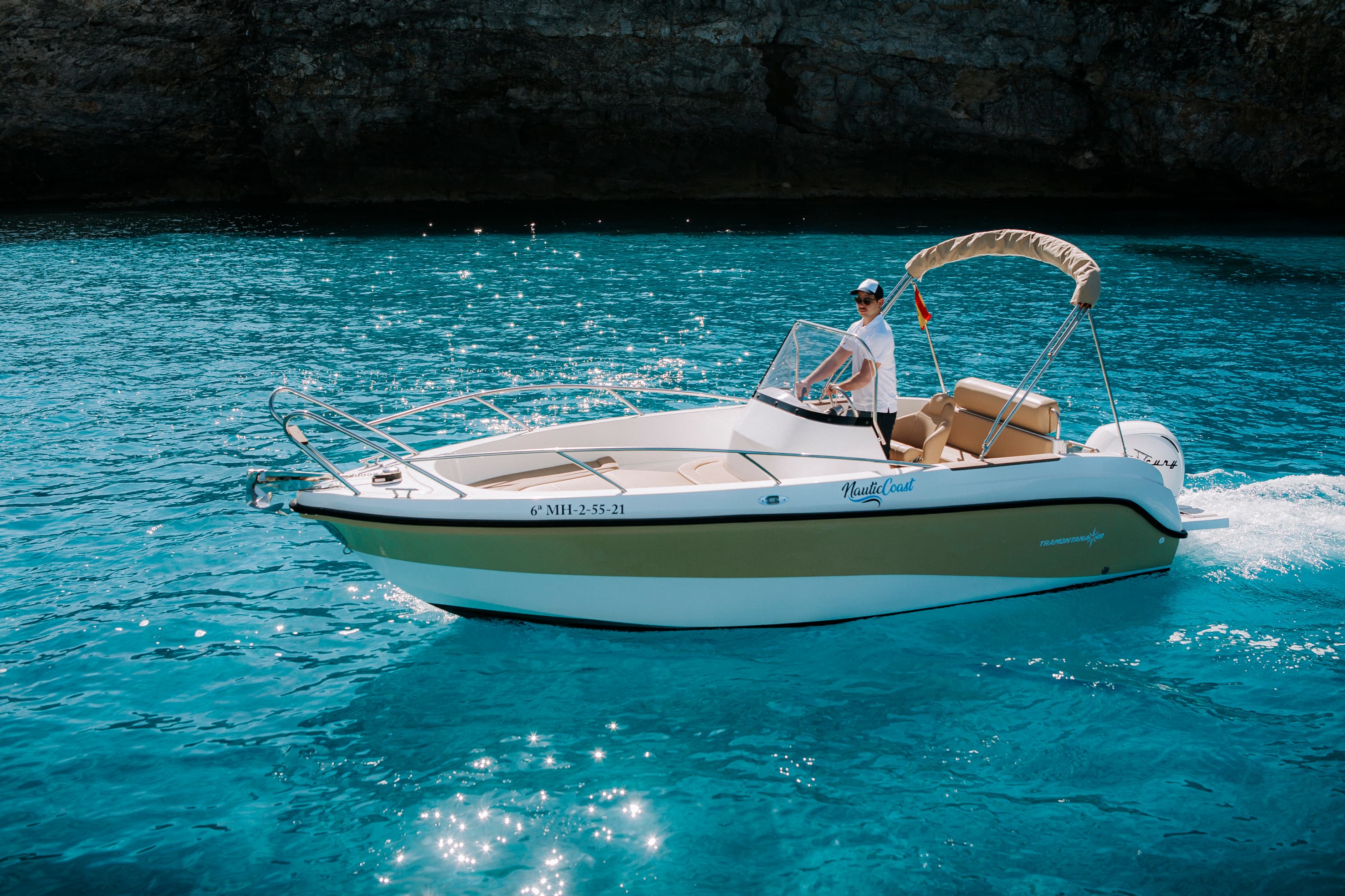 Explora el mar en Menorca image 1