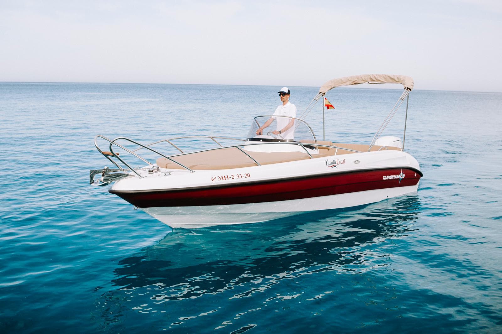 Navega por las aguas de Menorca