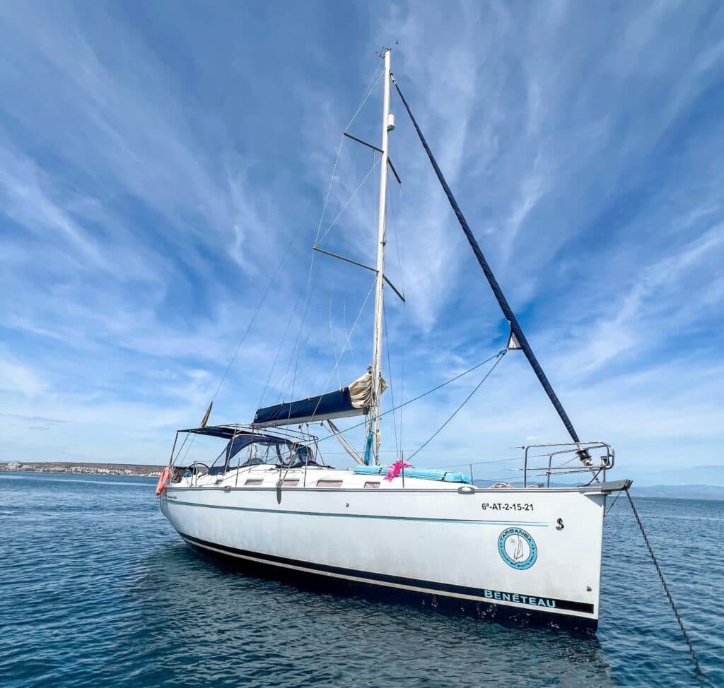Disfruta de una excursión en velero privado a la Isla de Tabarca image 1