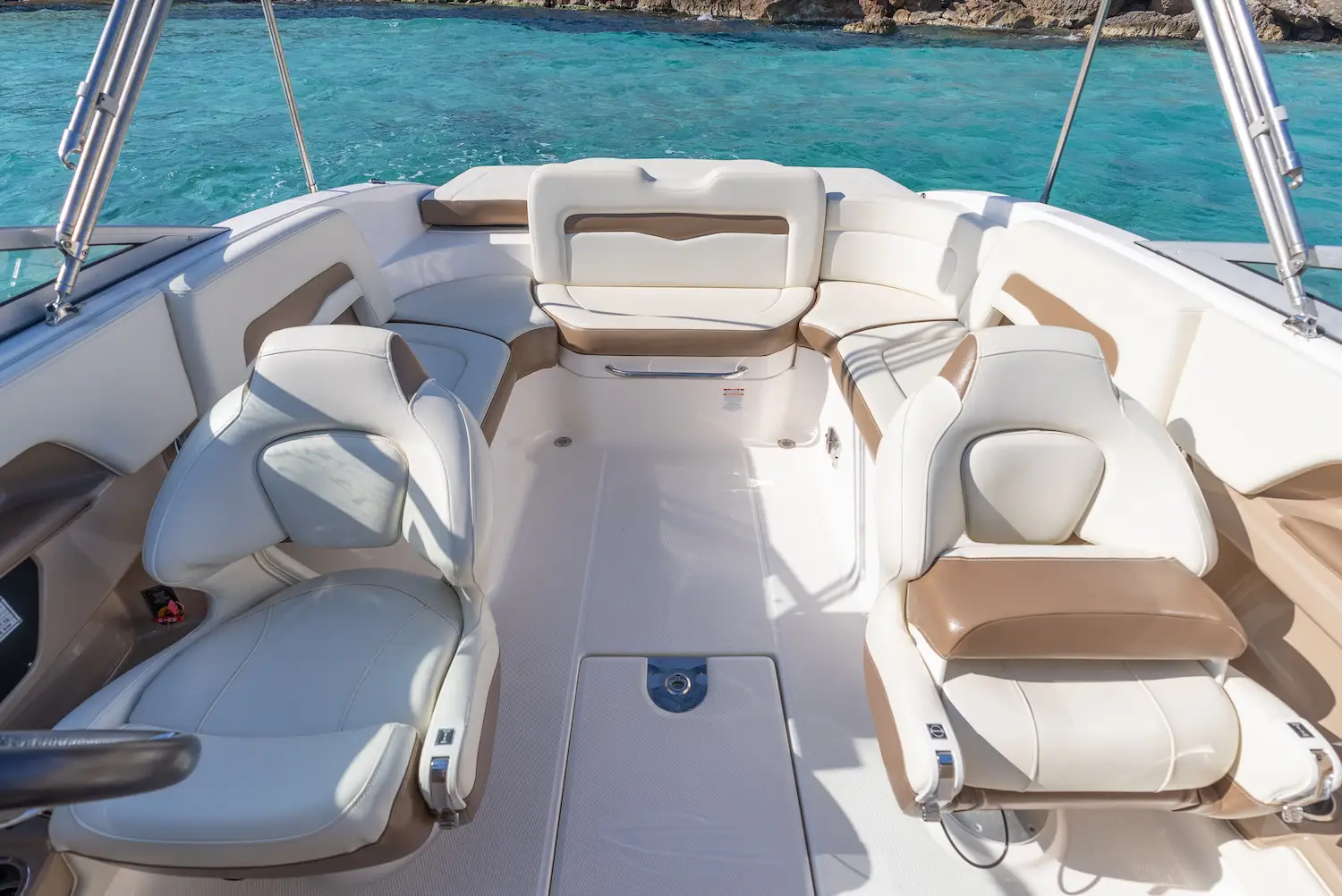 Ibiza a bordo de Chaparral 246 SSI image 4