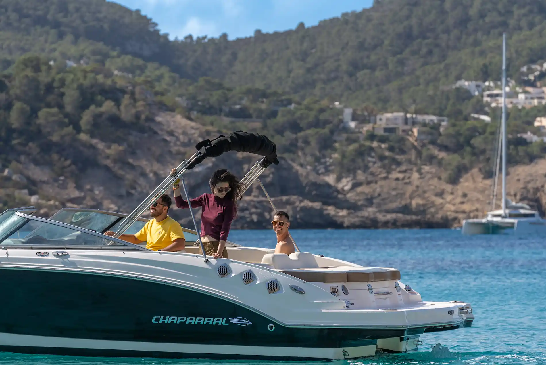 Ibiza a bordo de Chaparral 246 SSI image 6