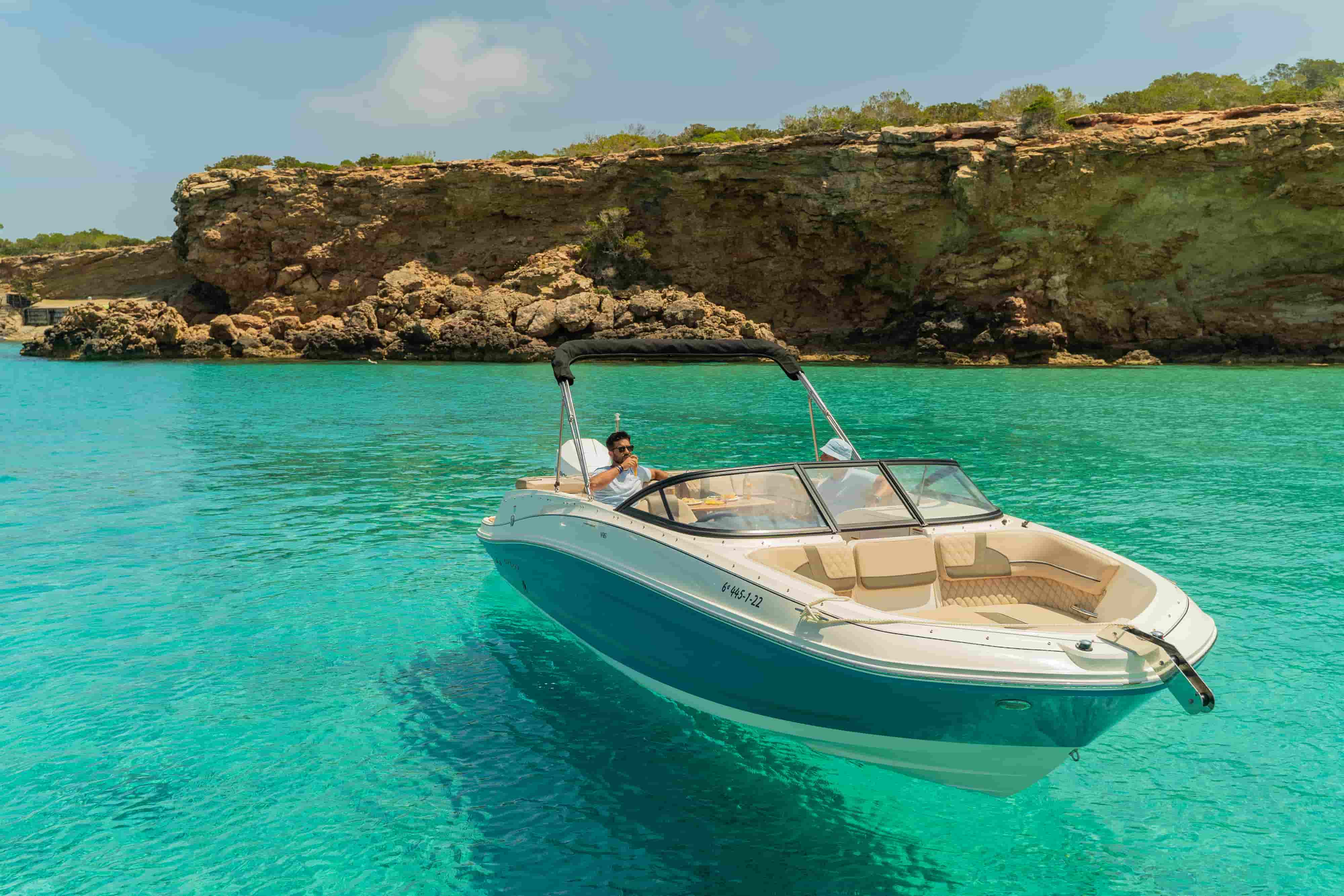 Bayliner VR6 en Ibiza