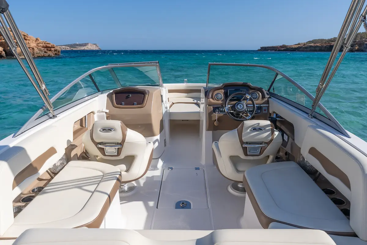 Ibiza a bordo de Chaparral 246 SSI image 3