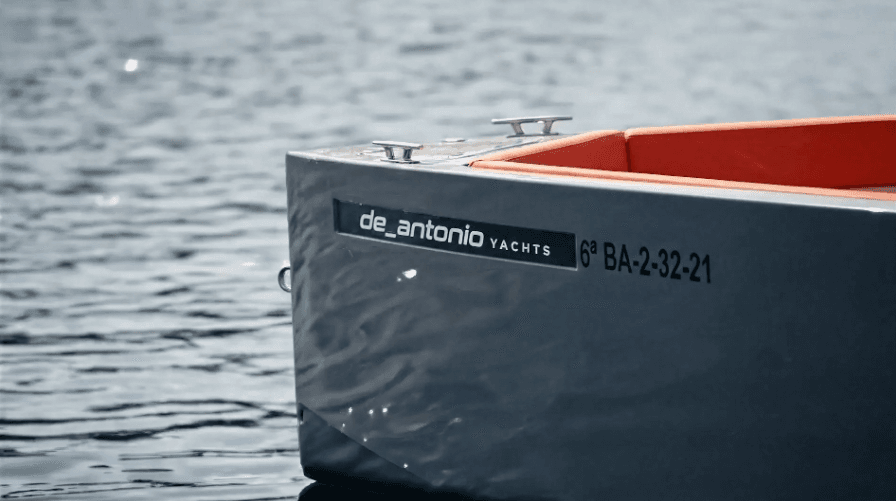De Antonio D28 en Ibiza – Little Moana | Charter Premium con Capitán image 1