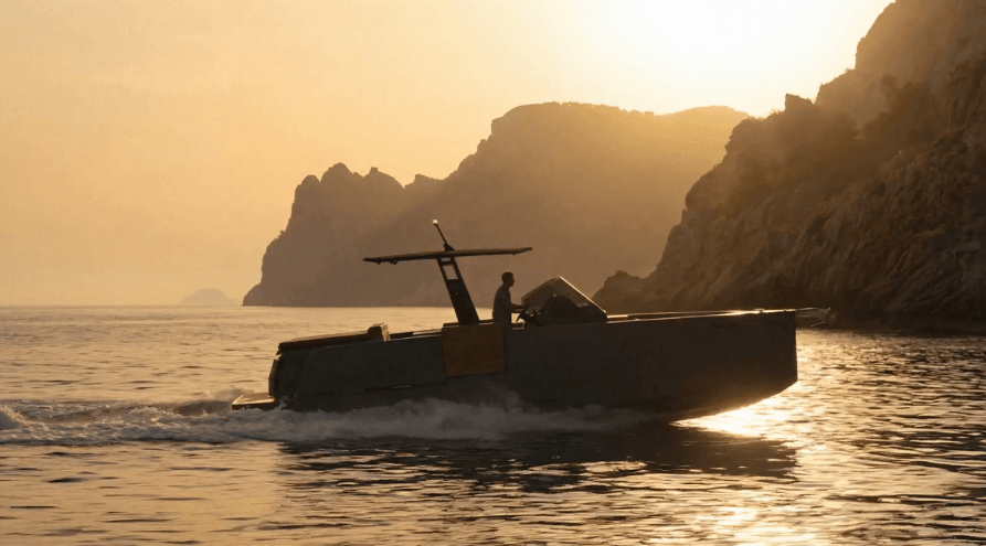 De Antonio D28 en Ibiza – Little Moana | Charter Premium con Capitán image 10