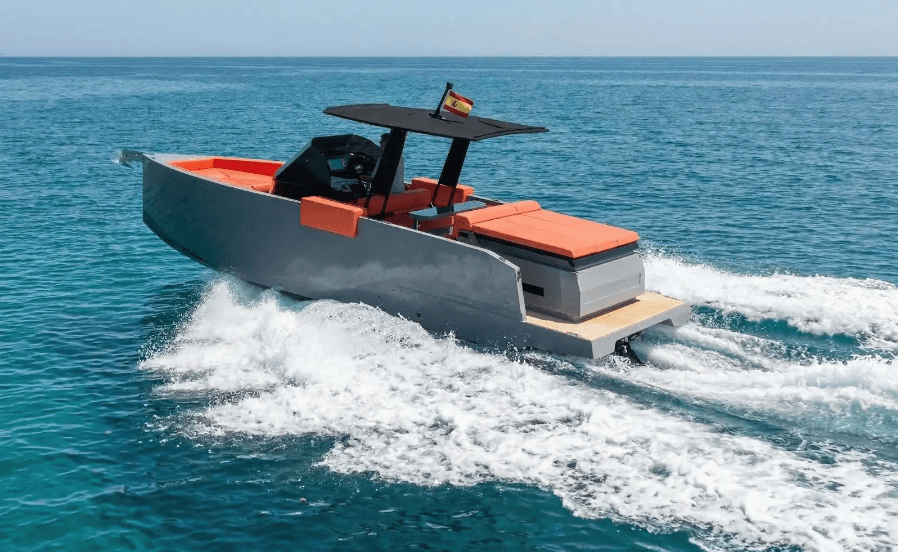 De Antonio D28 en Ibiza – Little Moana | Charter Premium con Capitán image 5