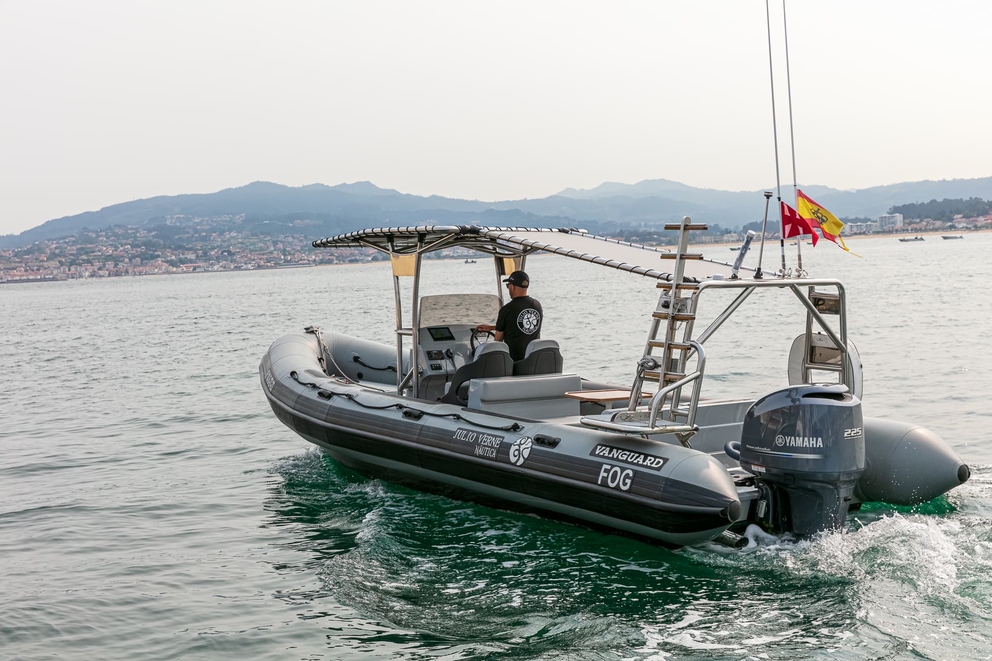 Recorre la costa y las rías gallegas en una FOG Vanguard 760 image 1