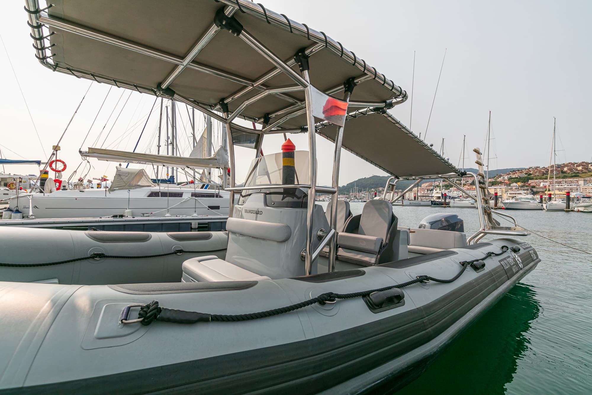 Recorre la costa y las rías gallegas en una FOG Vanguard 760 image 10