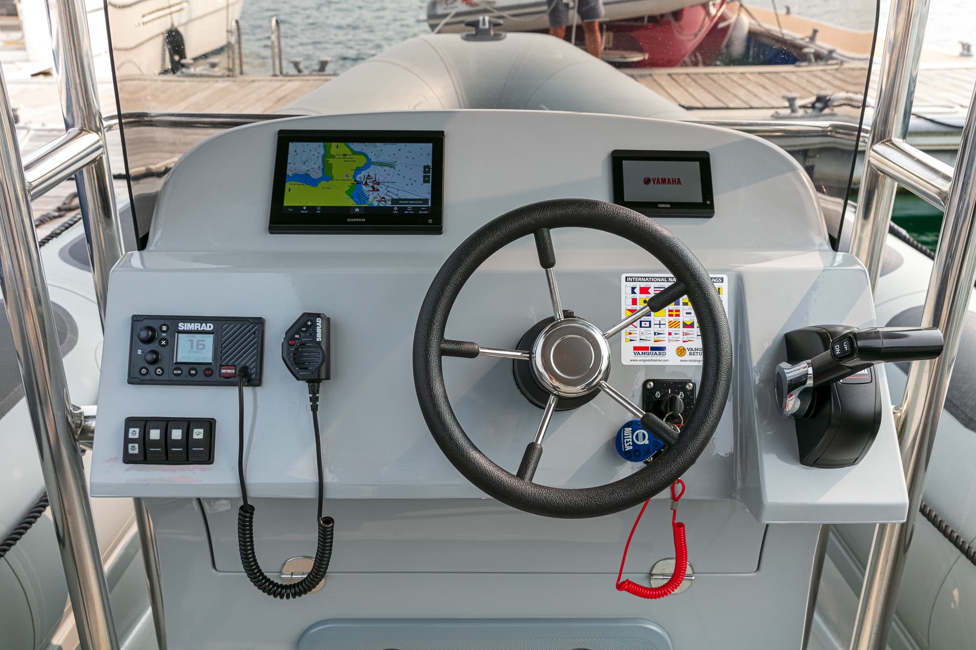 Recorre la costa y las rías gallegas en una FOG Vanguard 760 image 7