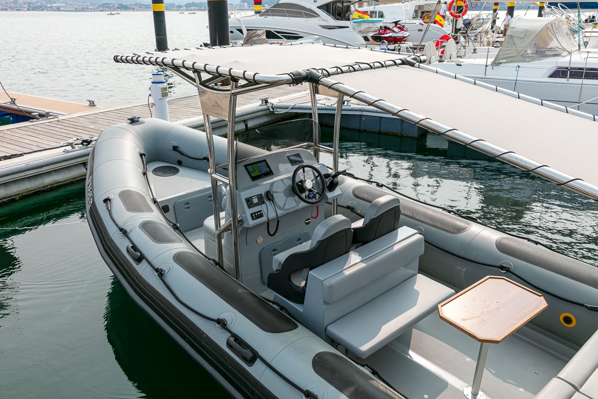 Recorre la costa y las rías gallegas en una FOG Vanguard 760 image 2